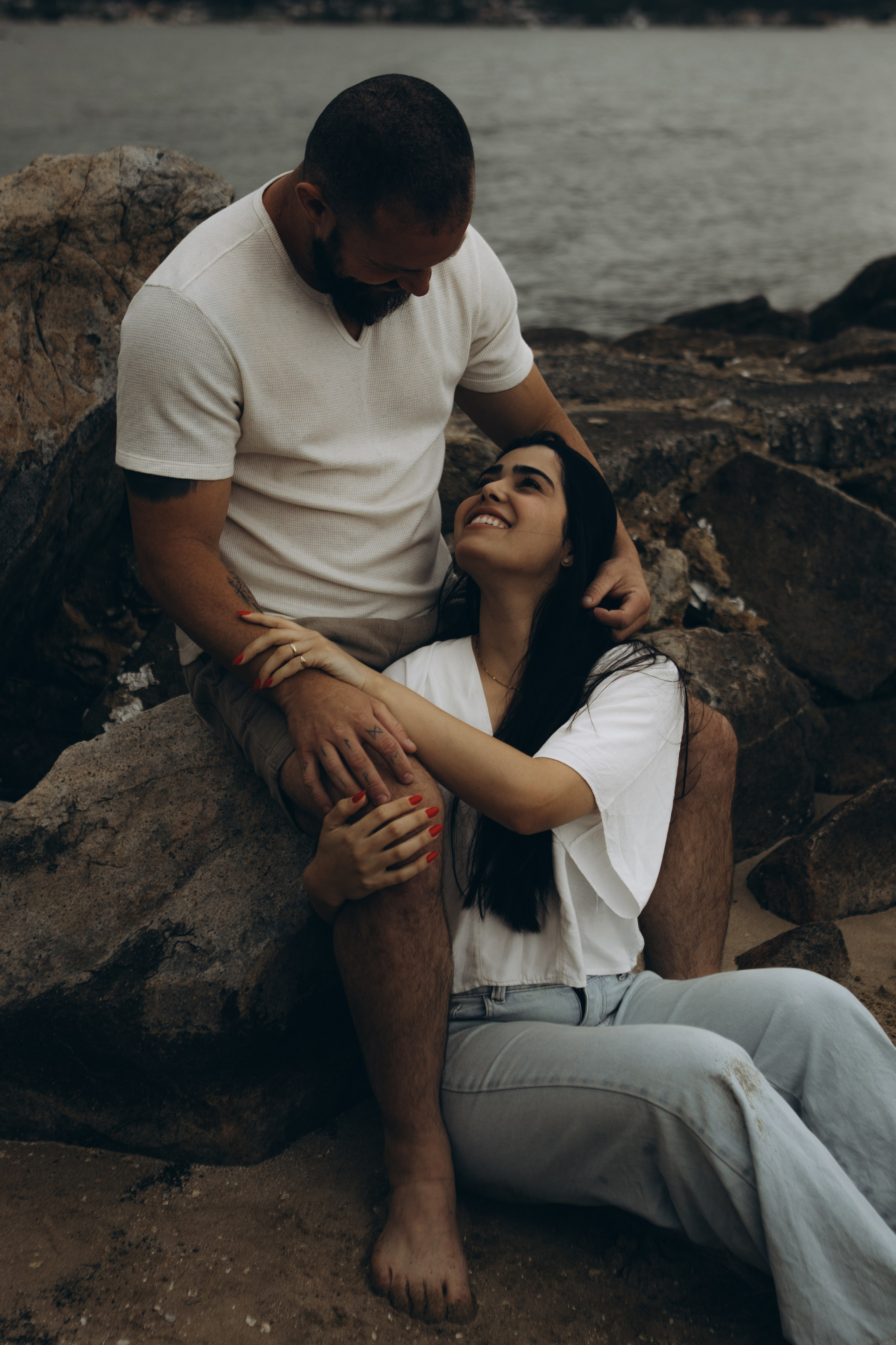 conexão entre casal em ensaio familiar ao ar livre em Sorocaba