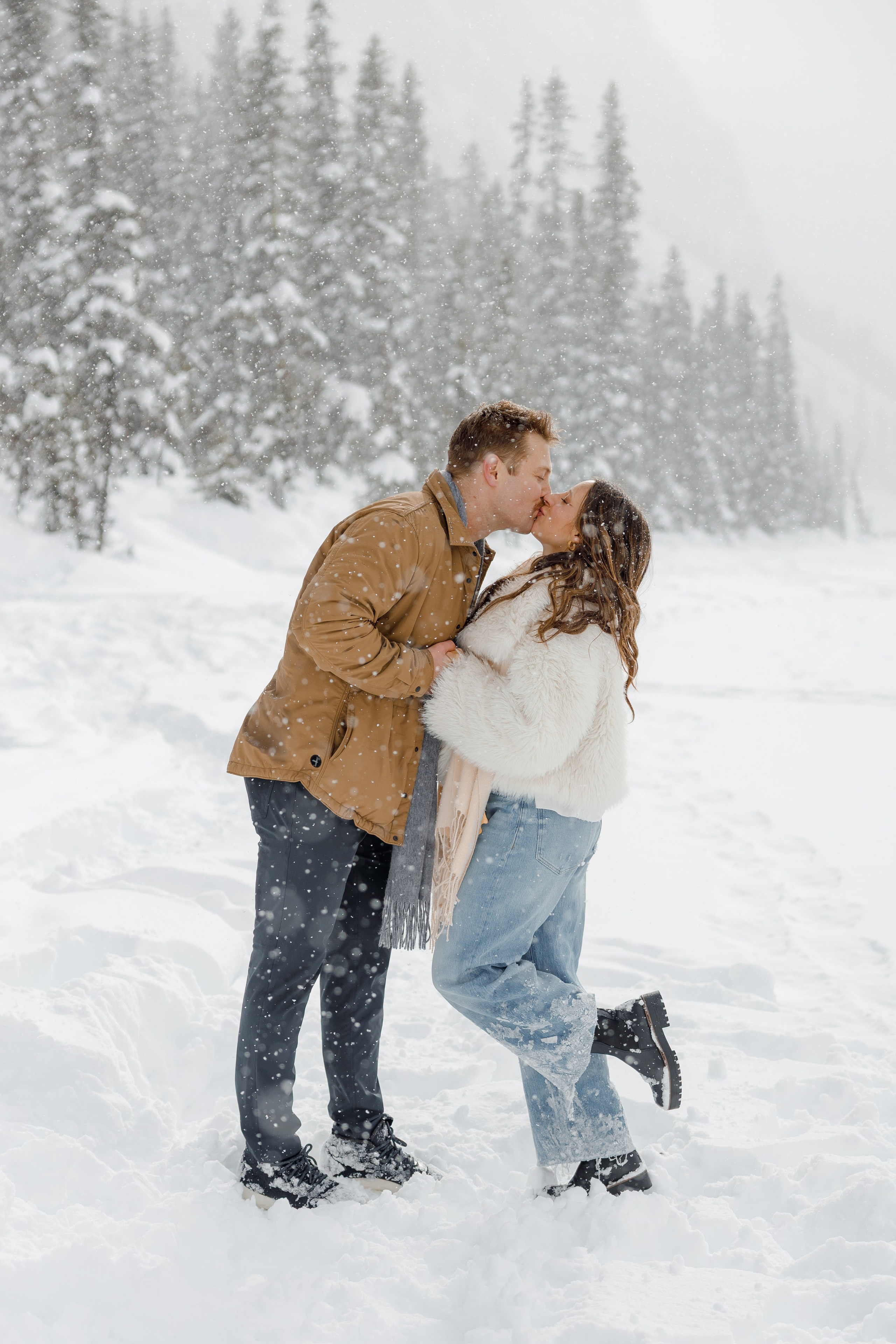 Lake Louise engagement session. Photographer Elvira Hryshchenko