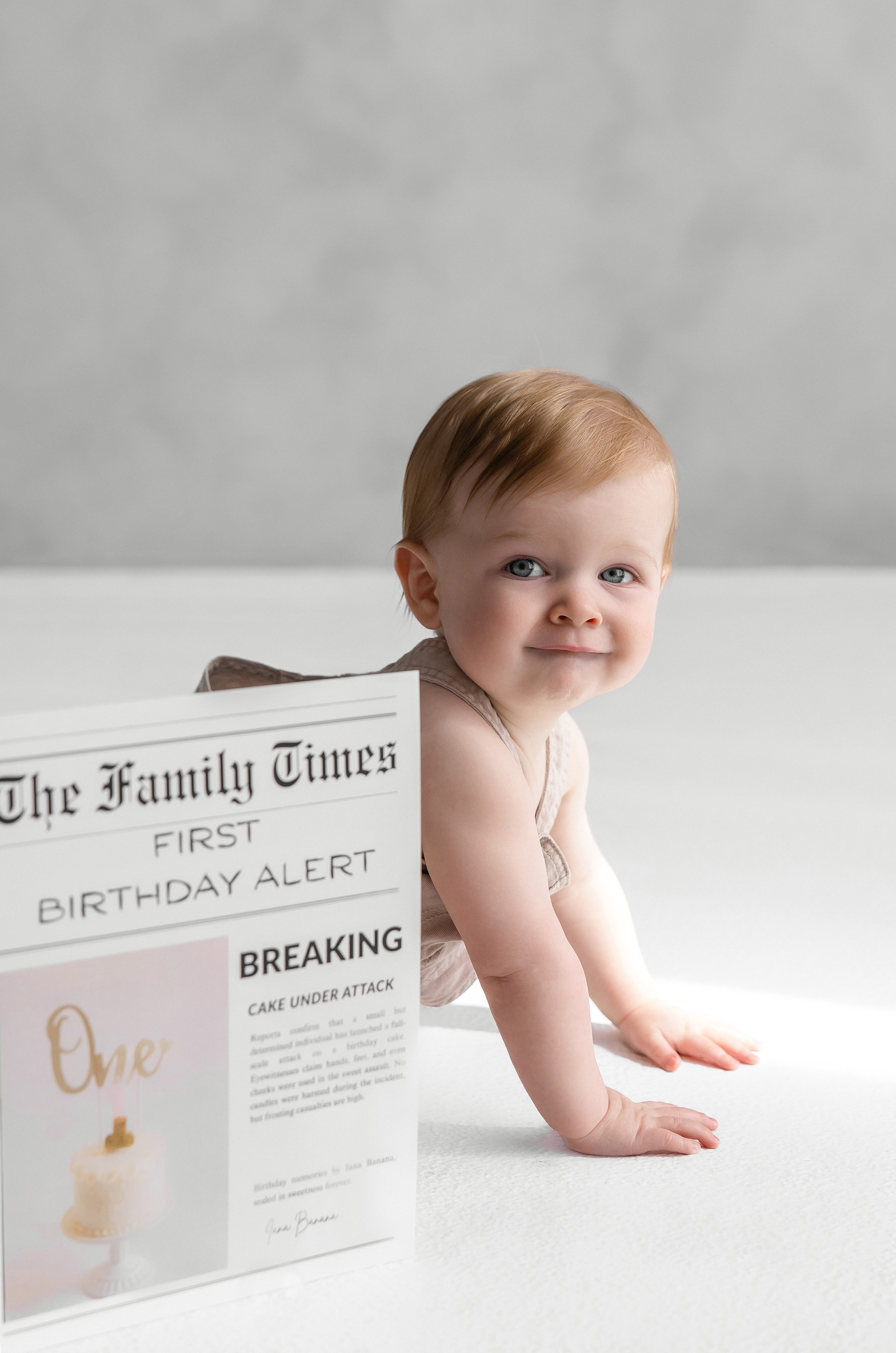 Baby Cake Smash Photographer in Toronto. Iana Banana | Toronto Maternity, Newborn & Family Photographer