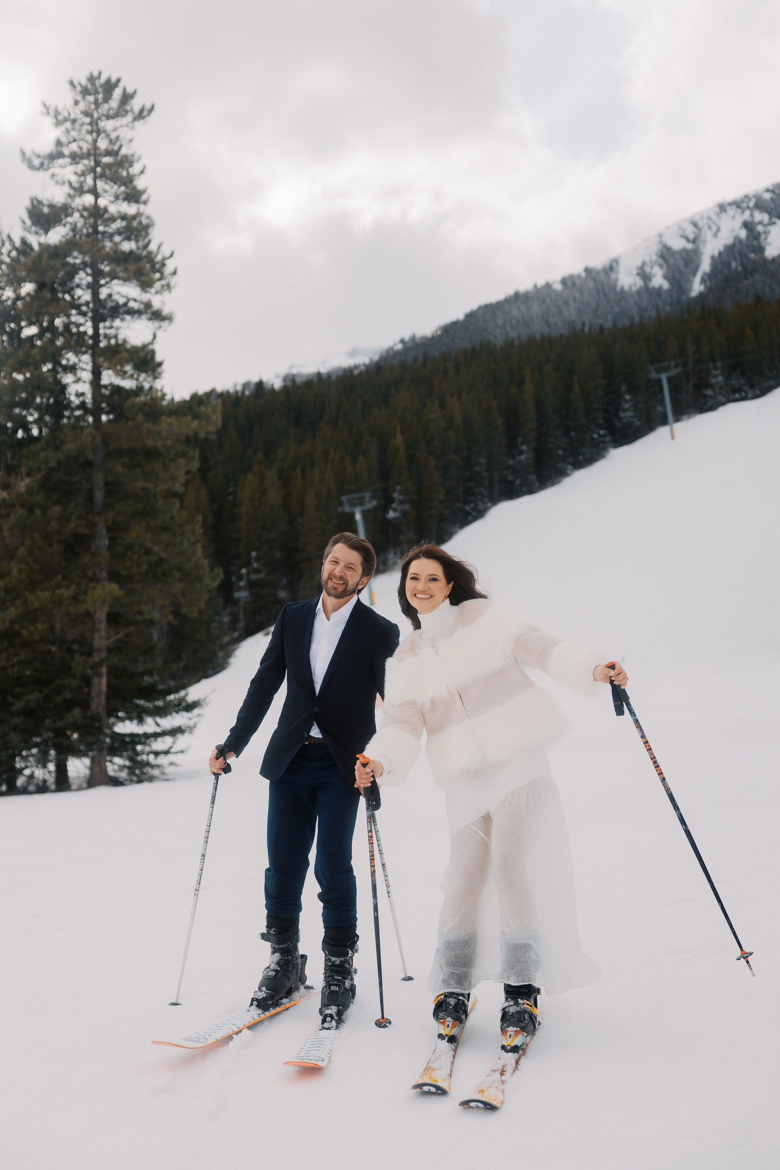 Ski engagement session. Photographer Elvira Hryshchenko