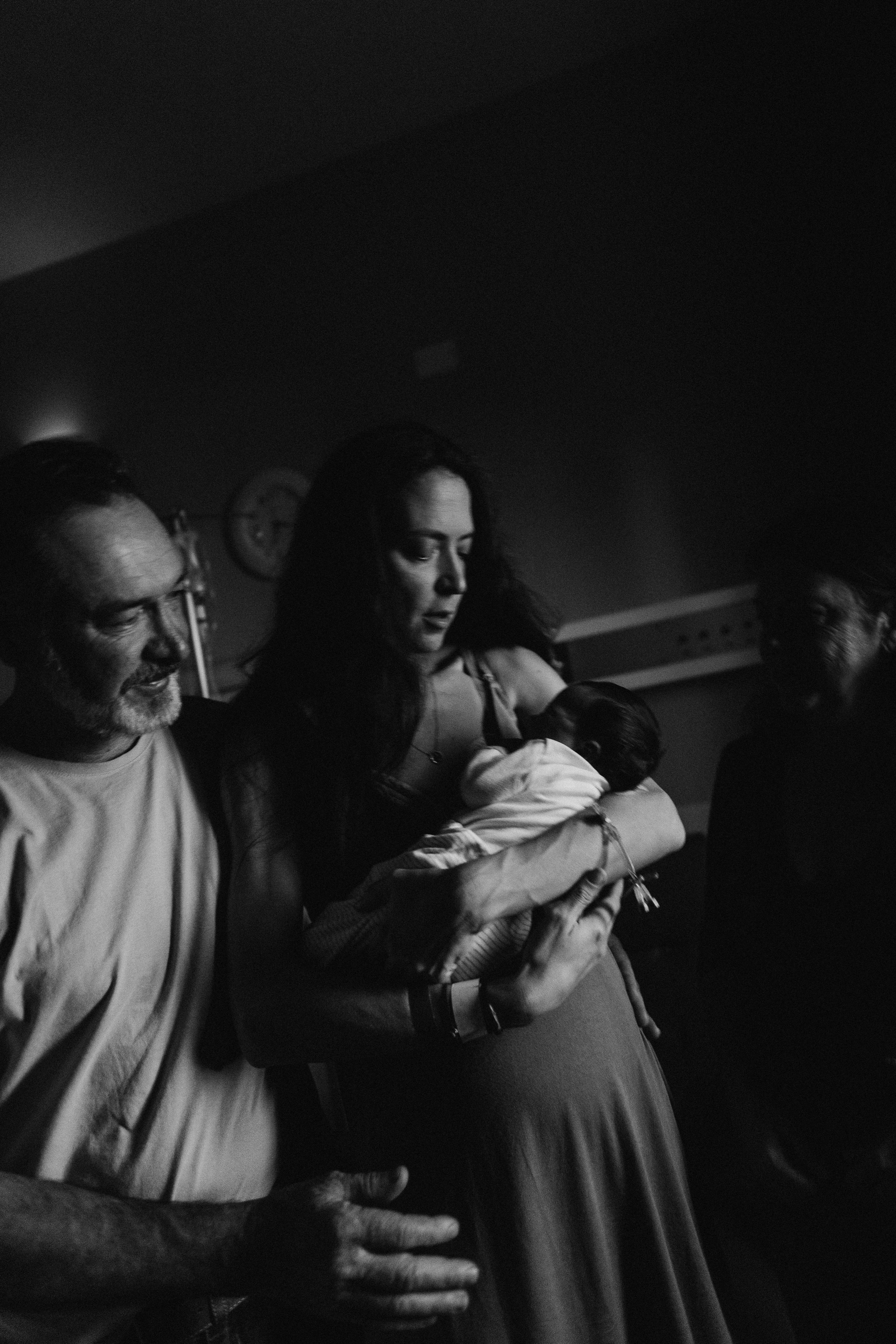 1 day before & after Helen’s Birth. Fotografa documental de familia e nascimento em Florianópolis SC Daria Ermolaev