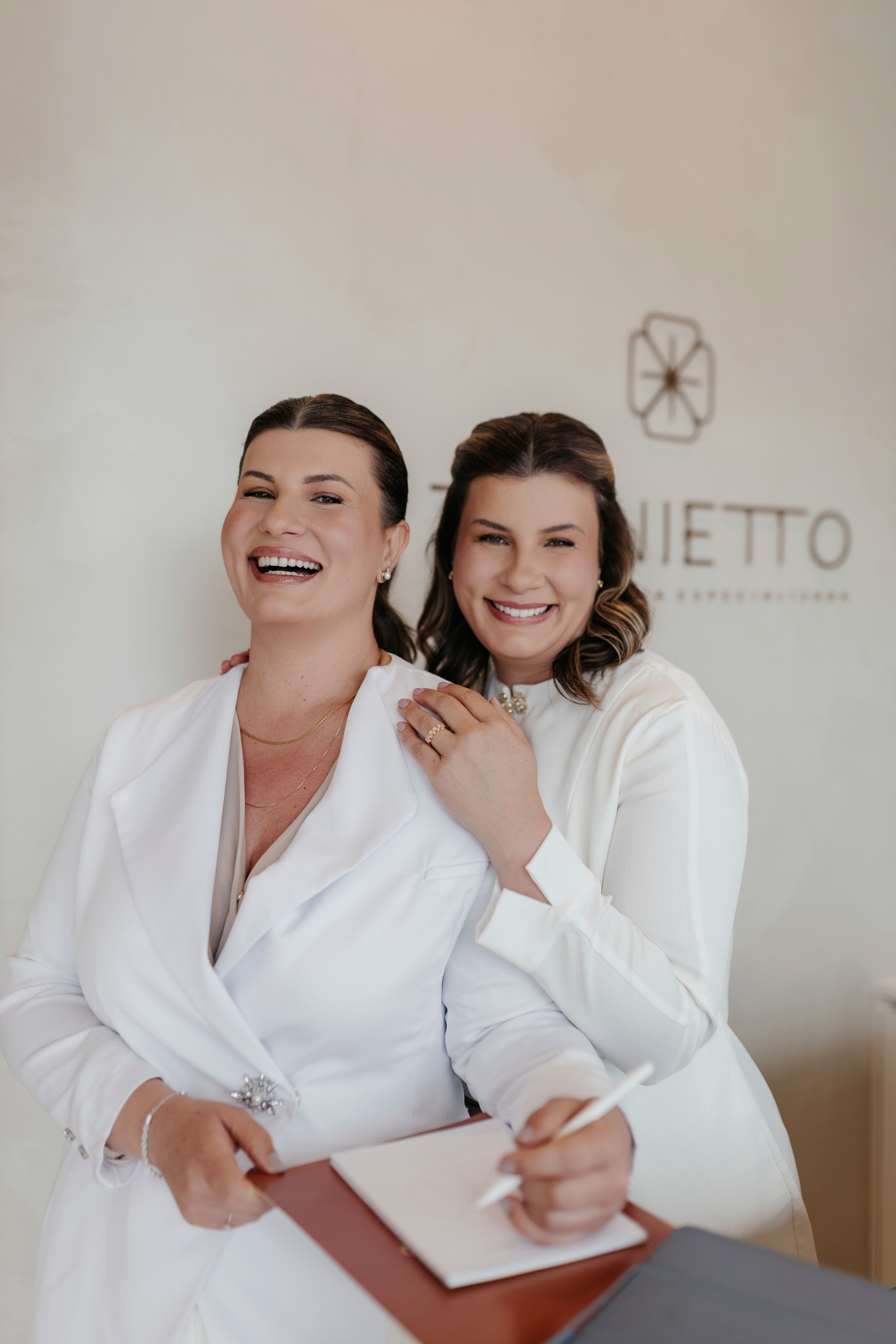 ADELE & ALINE | DENTISTAS. Coraafotografia.com