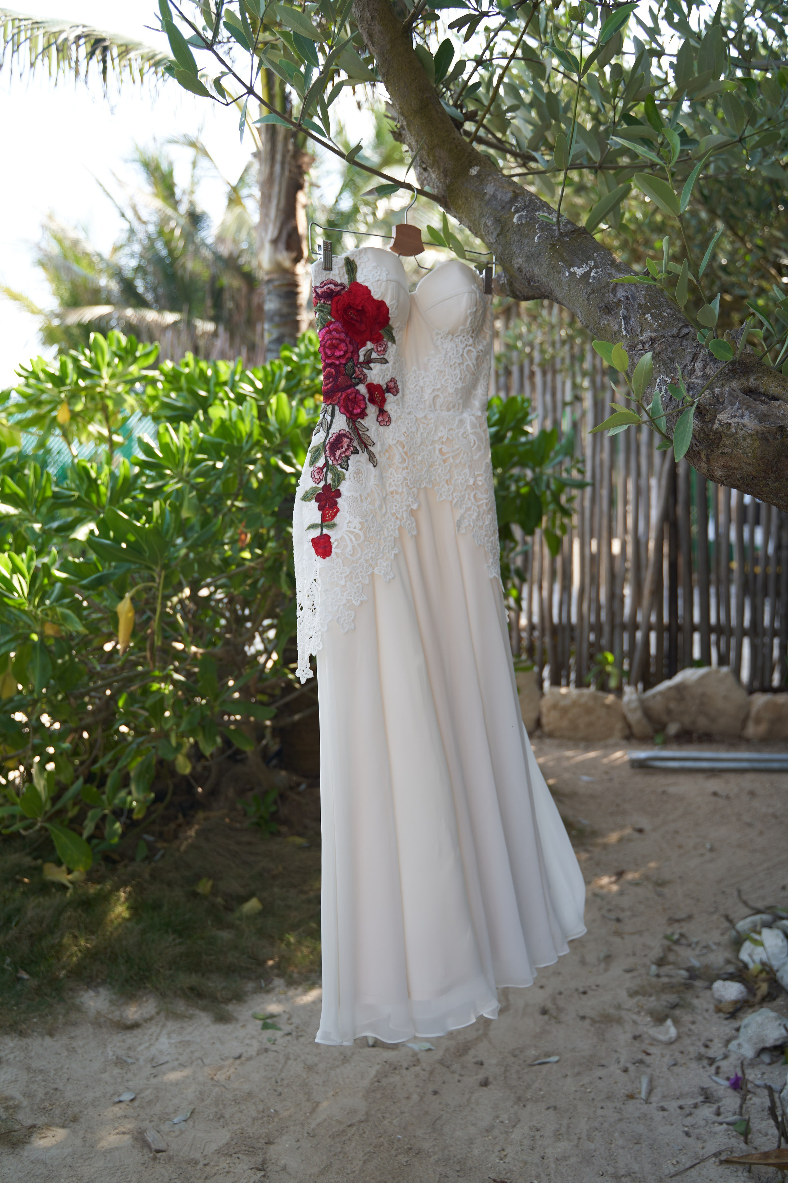 Elegant beach wedding photoshoot in Cancun Mexico