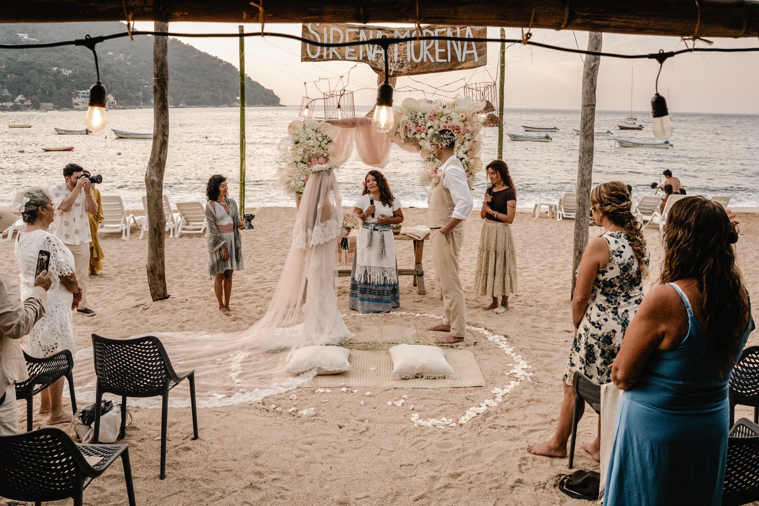 Mar + Issac. Elopement & Lifestyle Wedding Documentary Photographer