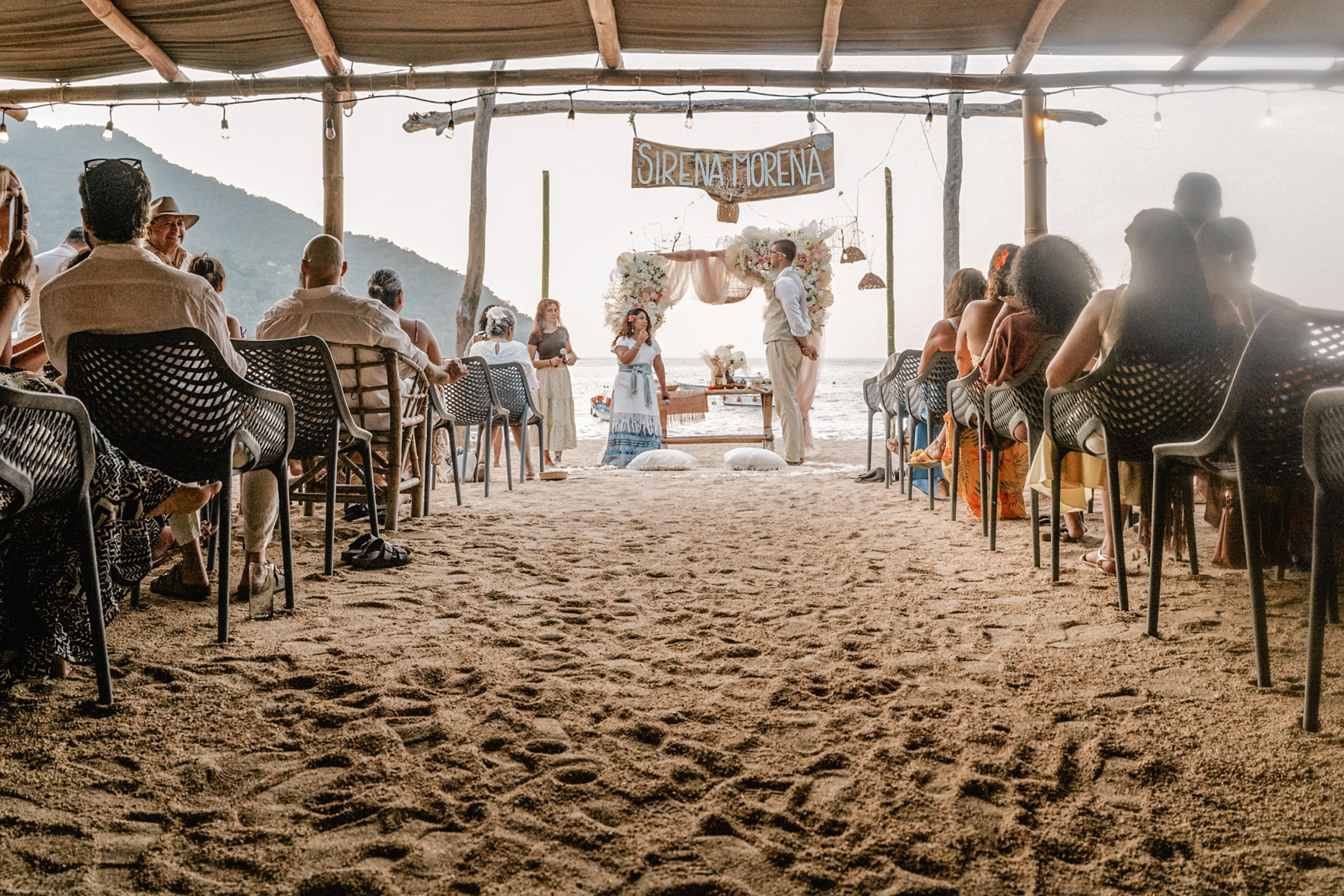 Mar + Issac. Elopement & Lifestyle Wedding Documentary Photographer
