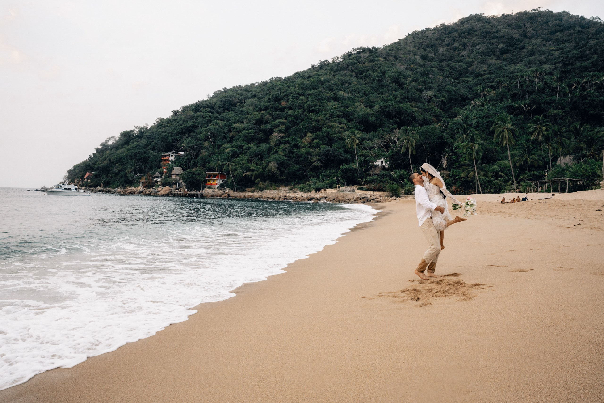 Mar + Issac. Elopement & Lifestyle Wedding Documentary Photographer