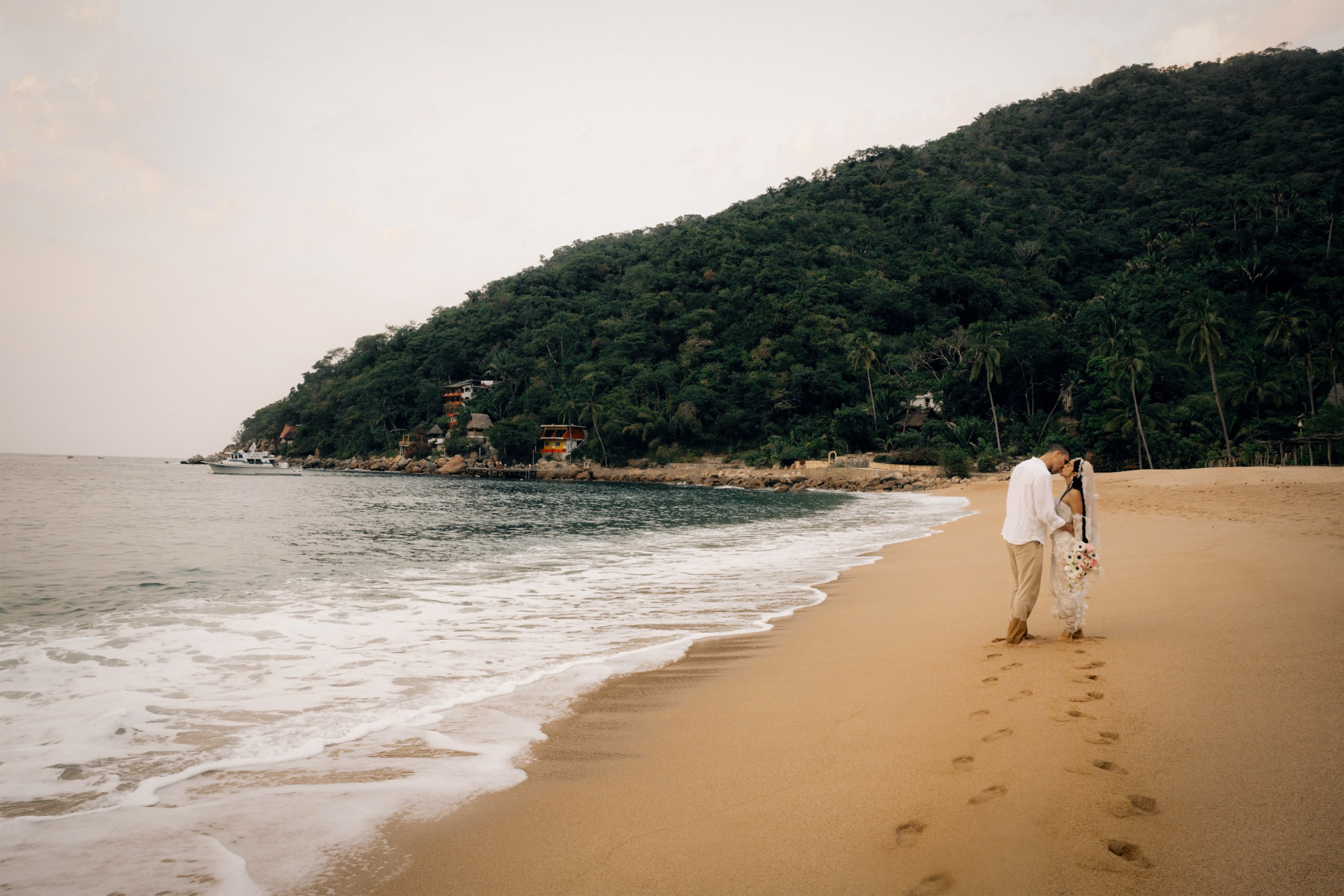Elopements. Elopement & Lifestyle Wedding Documentary Photographer