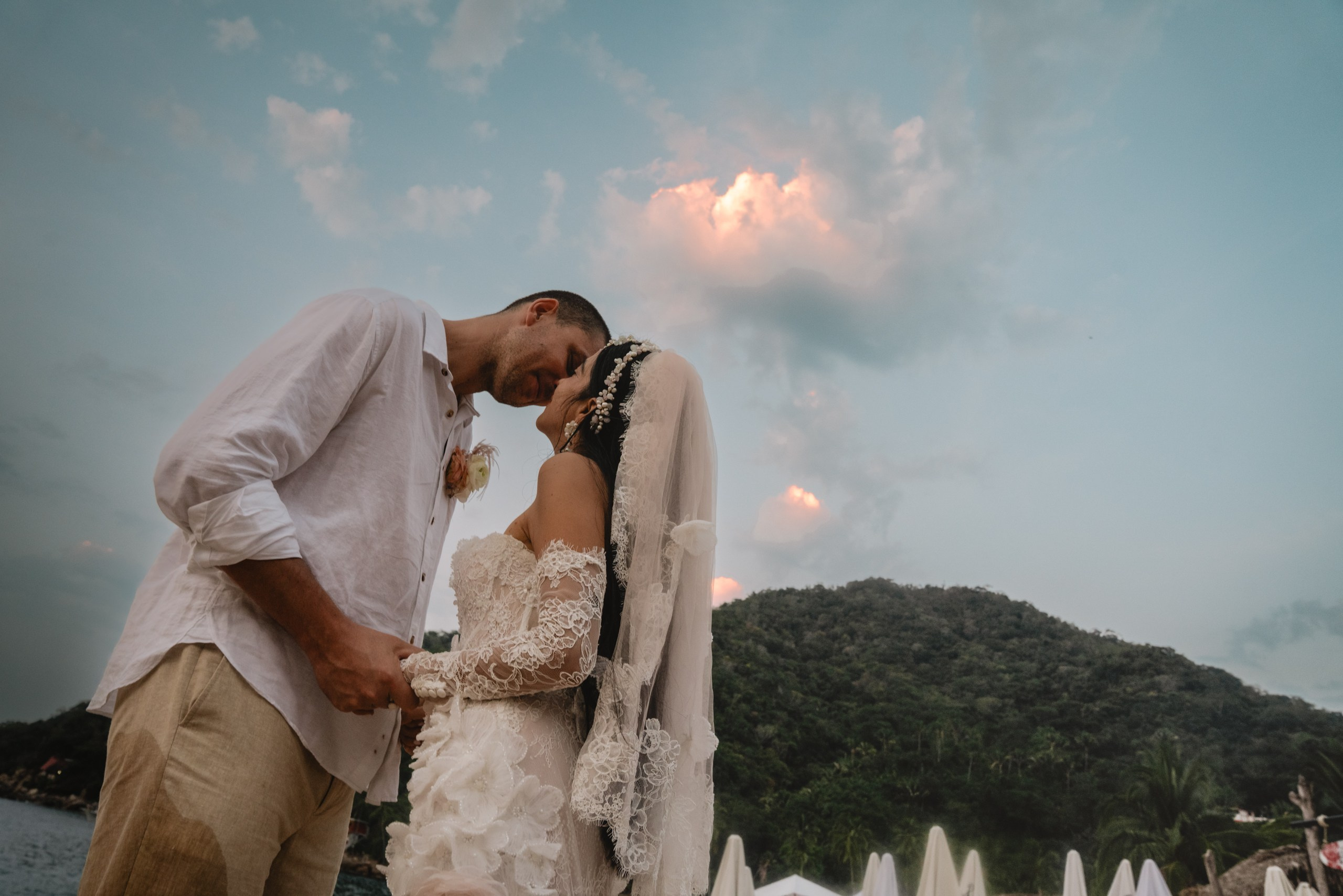 Mar + Issac. Elopement & Lifestyle Wedding Documentary Photographer