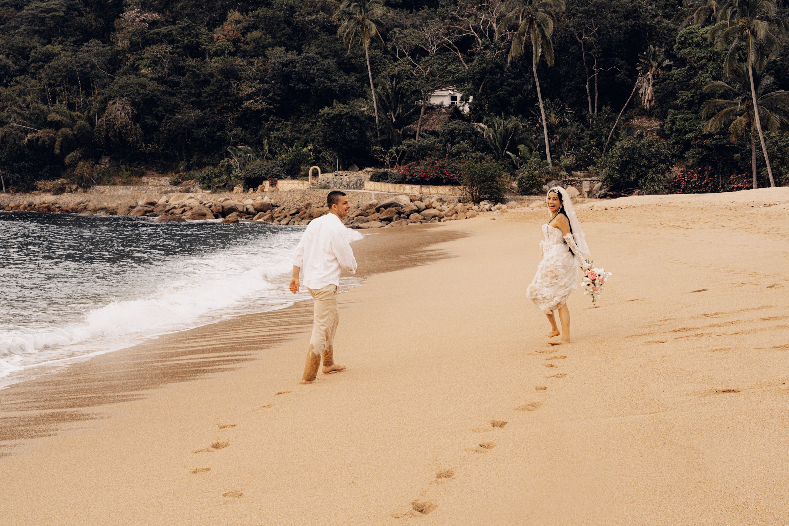 Mar + Issac. Elopement & Lifestyle Wedding Documentary Photographer
