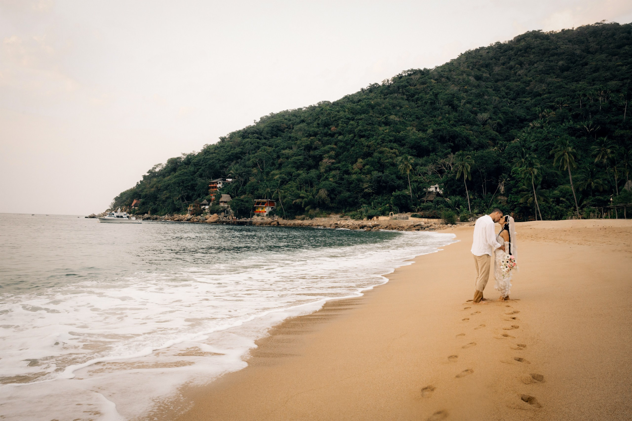 Mar + Issac. Elopement & Lifestyle Wedding Documentary Photographer