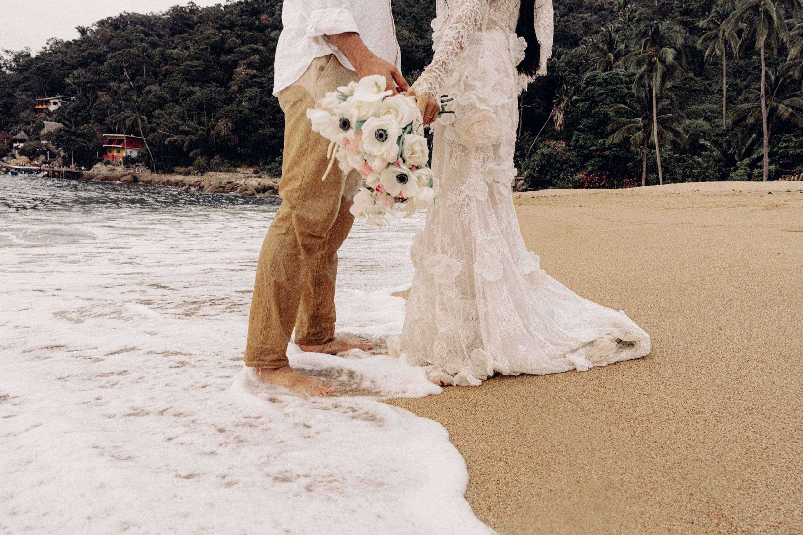 Mar + Issac. Elopement & Lifestyle Wedding Documentary Photographer