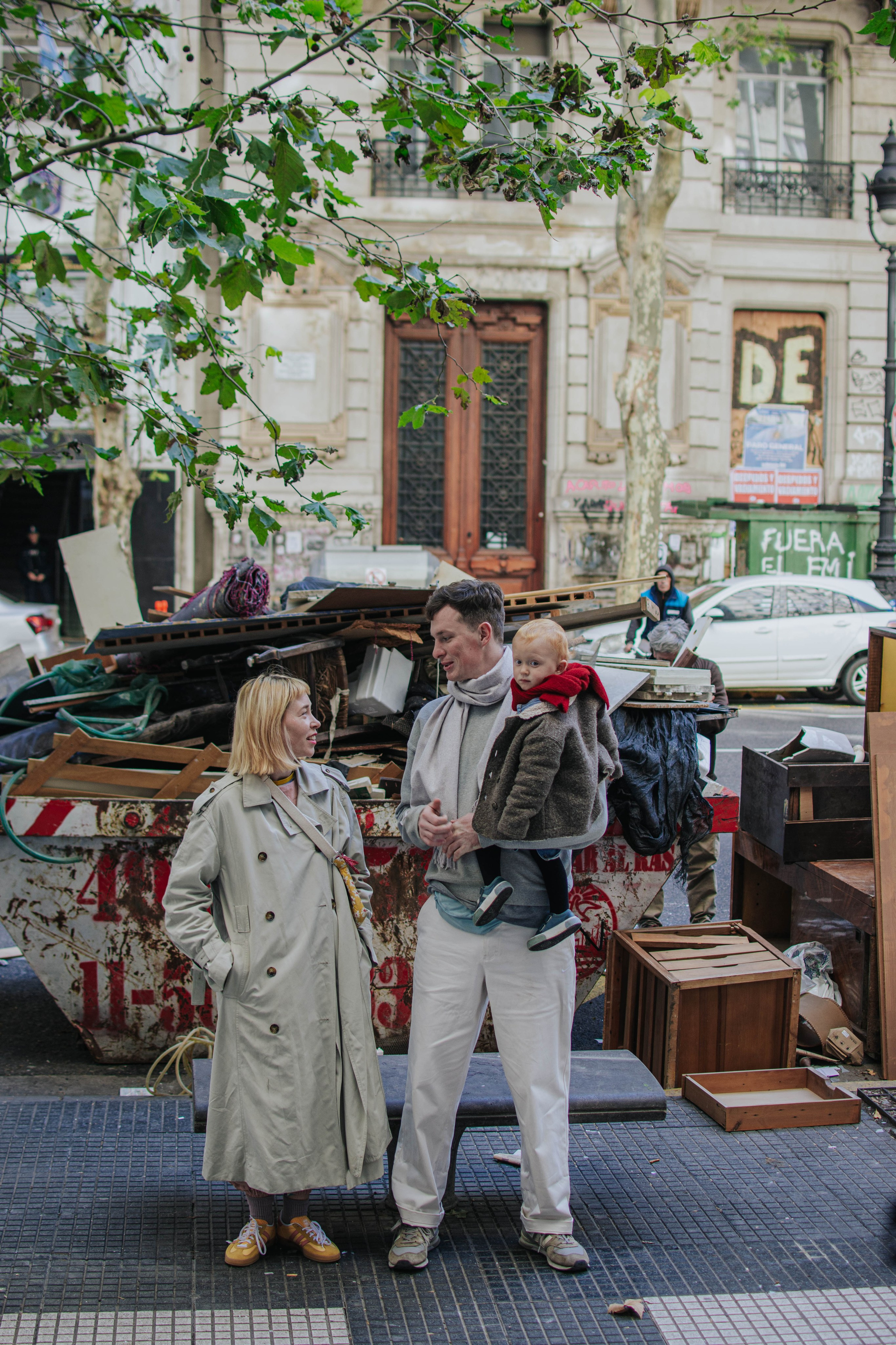 Family photo shoot. Buenos Aires. Photographer @elmirkami in the city of Buenos Aires