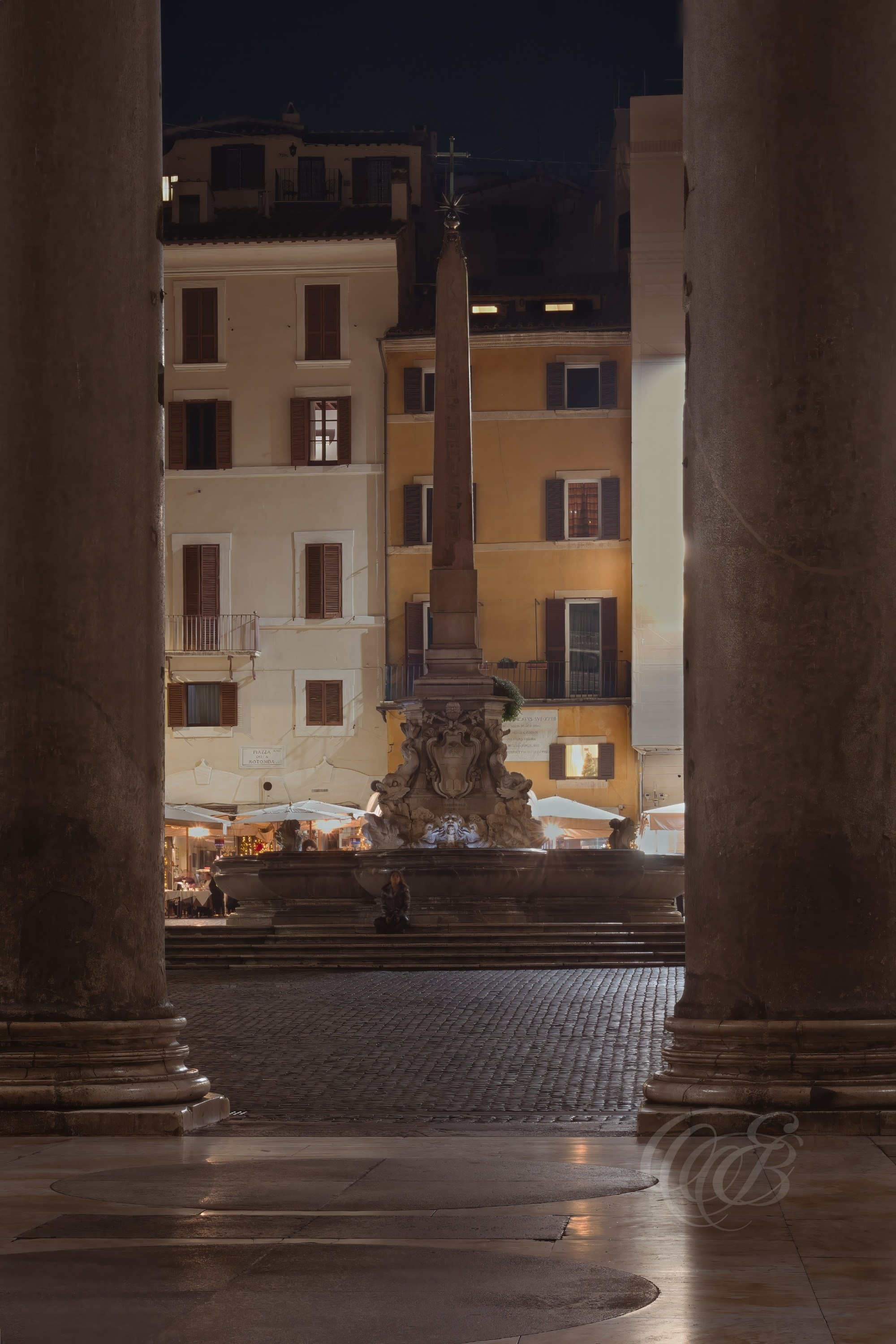 Street Photography — Rome, Italy — Piazza della Rotonda — Historic Piazza della Rotonda in central Rome, shaped by the Pantheon, its fountain and ancient Egyptian obelisk, and centuries of public life in the heart of the city — Eduardo Bartoli Photography.