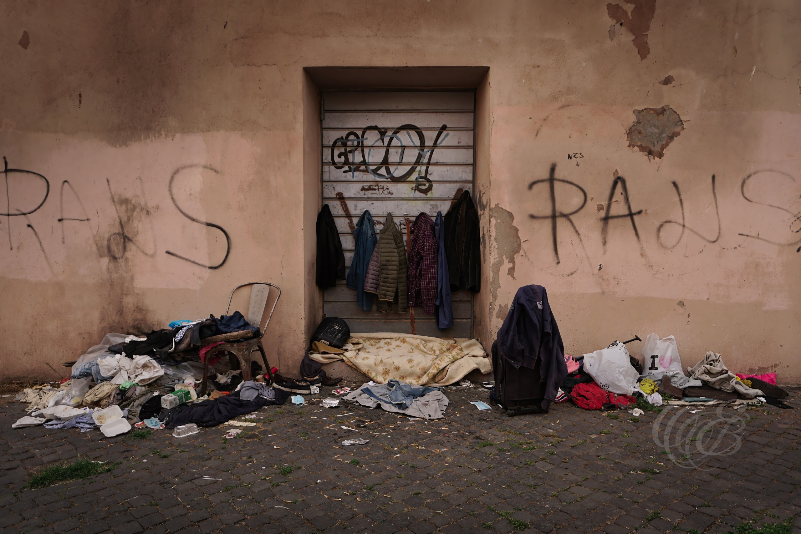 Street Photography — Rome, Italy — Homeless Home — Homelessness in Rome and the improvised use of urban spaces for shelter, reflecting a less visible dimension of life within the modern city — Eduardo Bartoli Photography.