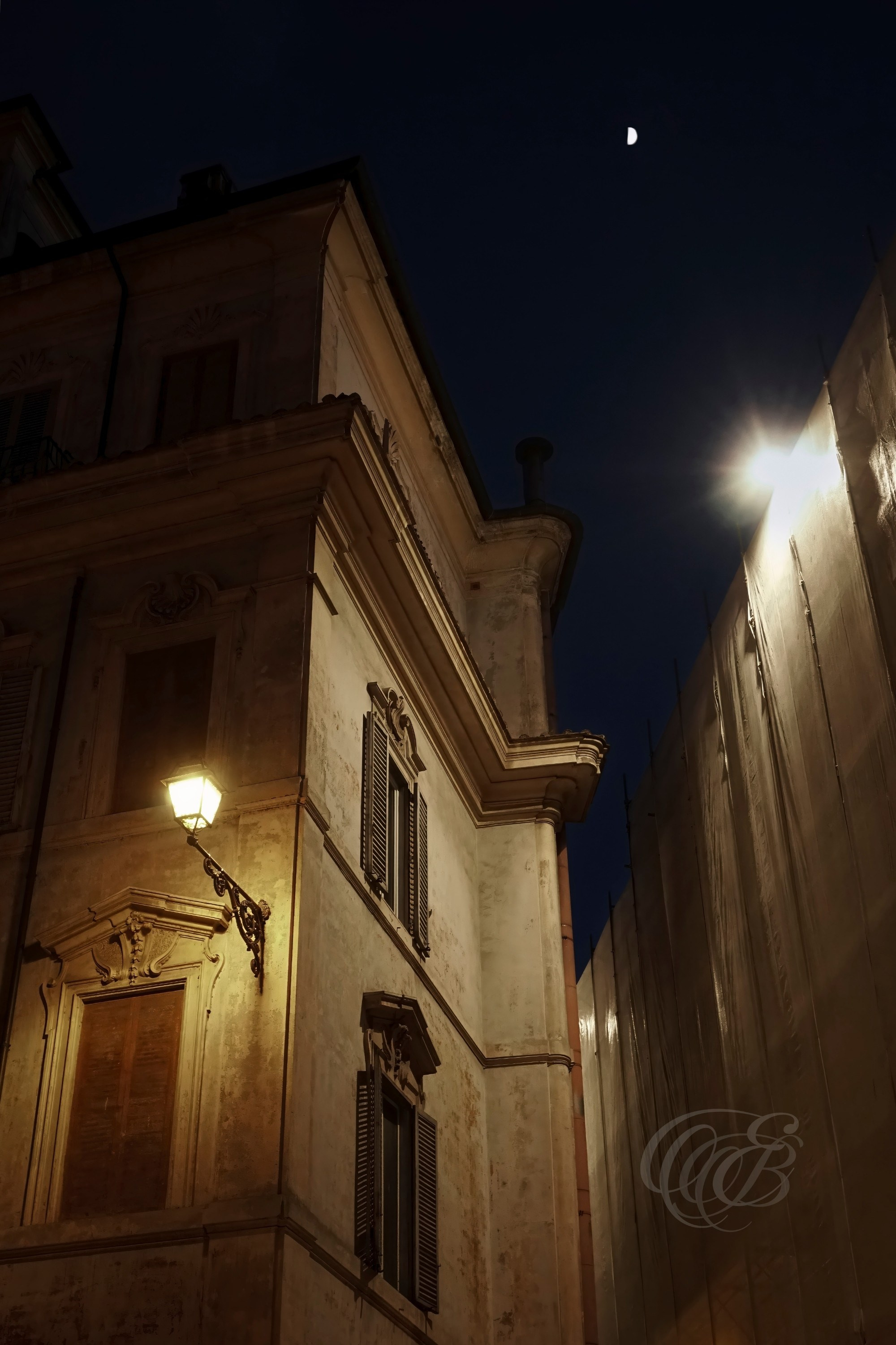 Street Photography — Rome, Italy — Tribuna di Campitelli — Historic Tribuna di Campitelli in central Rome, reflecting the layered architecture, narrow streets, and centuries-old character of the Campitelli district — Eduardo Bartoli Photography.