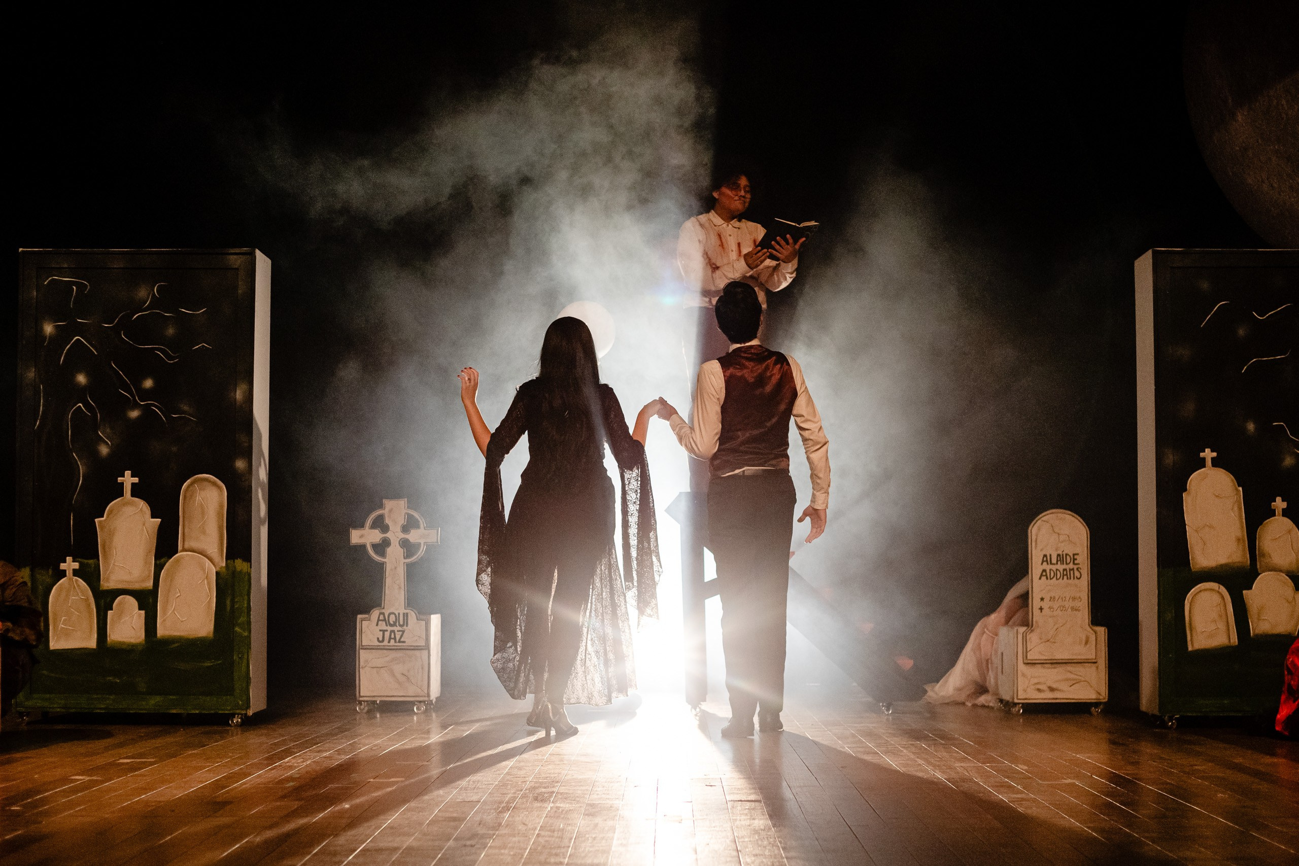 Fotografia de espetáculo A Família Addams do grupo de Teatro Univali
