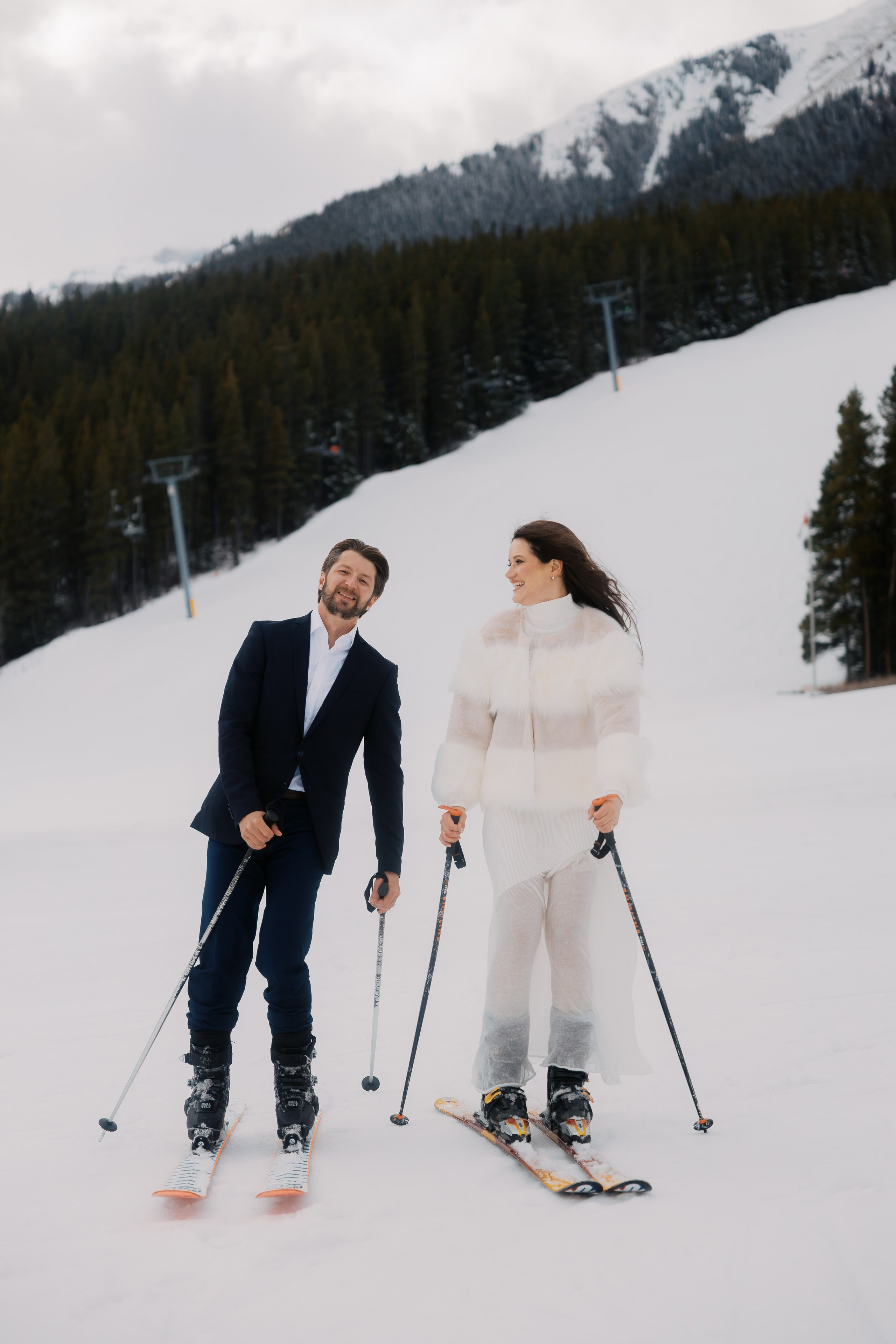 Ski engagement session. Photographer Elvira Hryshchenko