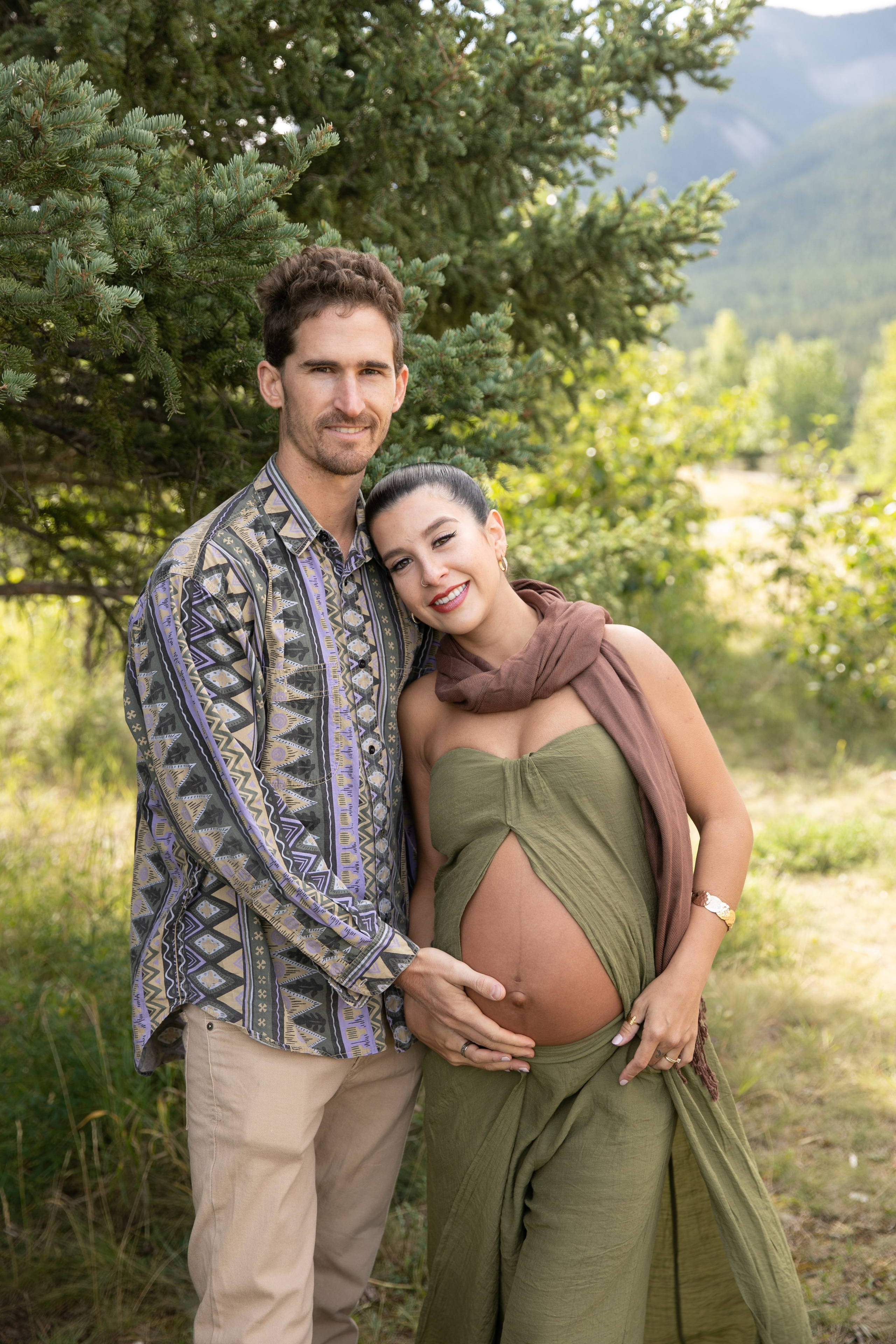 Maternity Photos — Canmore — Daniella. Fotografía accesible en Calgary