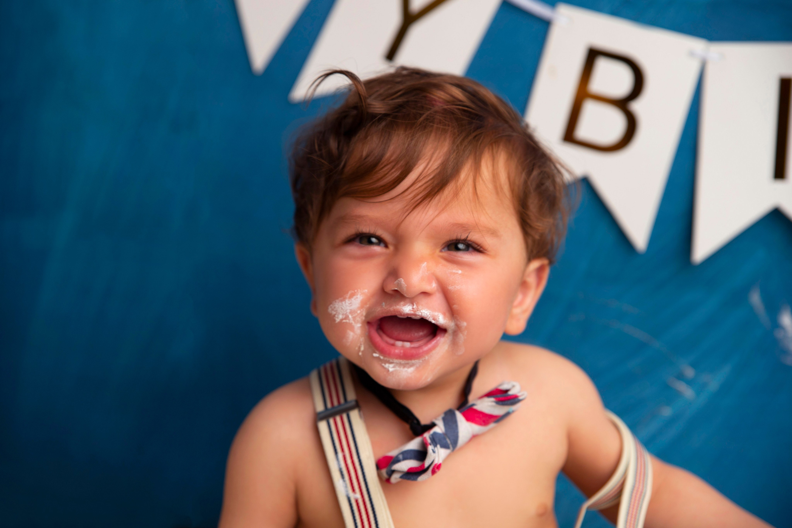 Cake Smash. Lifestyle and Family Photographer Faryal Saeed