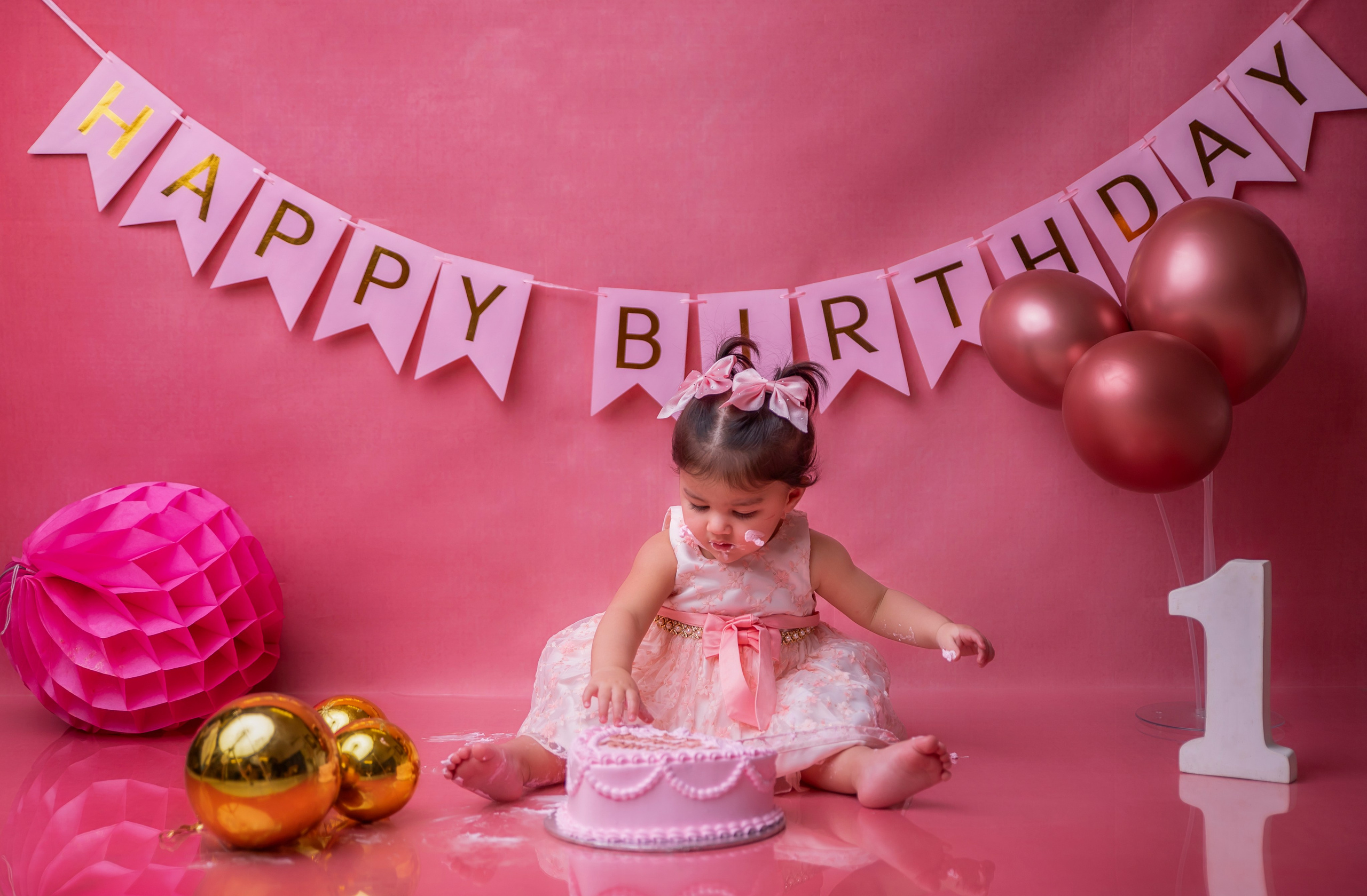 Cake Smash. Lifestyle and Family Photographer Faryal Saeed