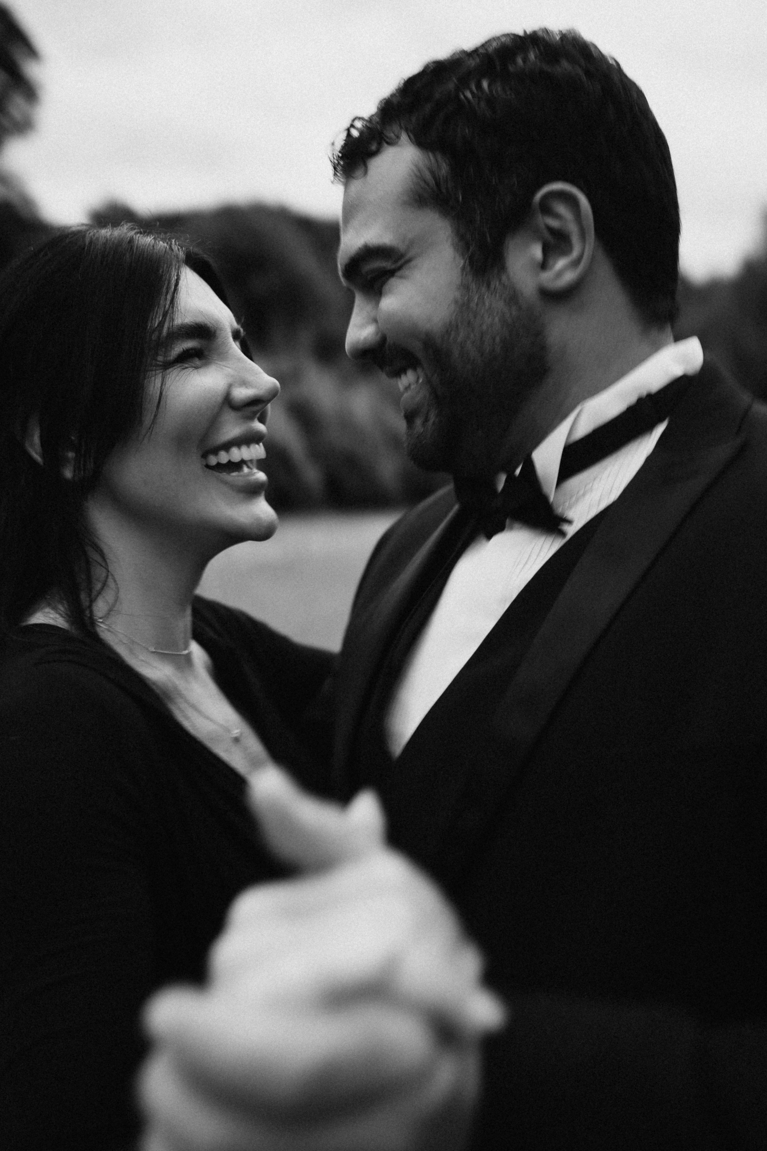 Pré-Wedding Sara e Rafael no Campo em Minas Gerais com Estética Editorial | Edu e Josi Fotografia