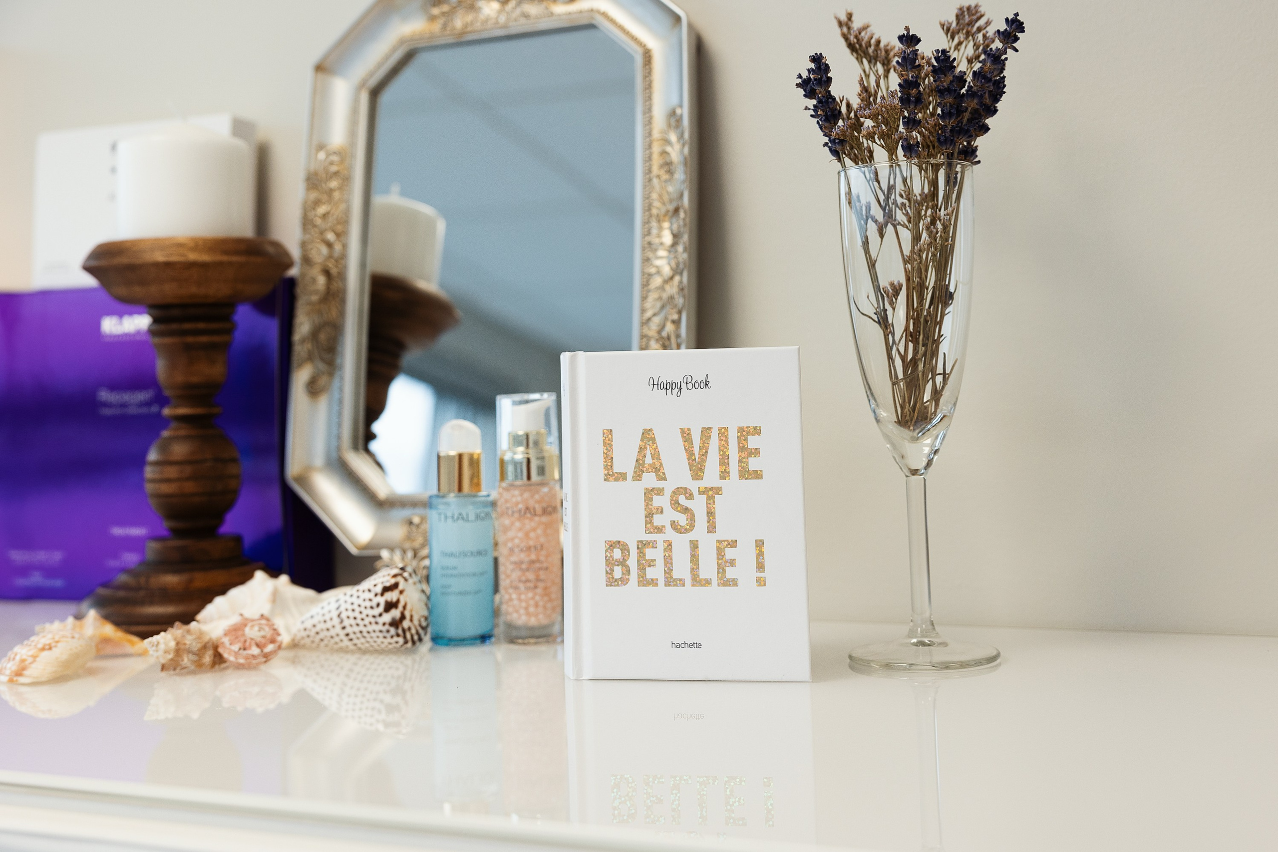 Violeta Sili, Esthéticienne/Beautician. Je suis photographe portraitiste et je réalise des portraits à toutes les étapes de votre vie! Bienvenue dans mon studio à Westmount, Qc