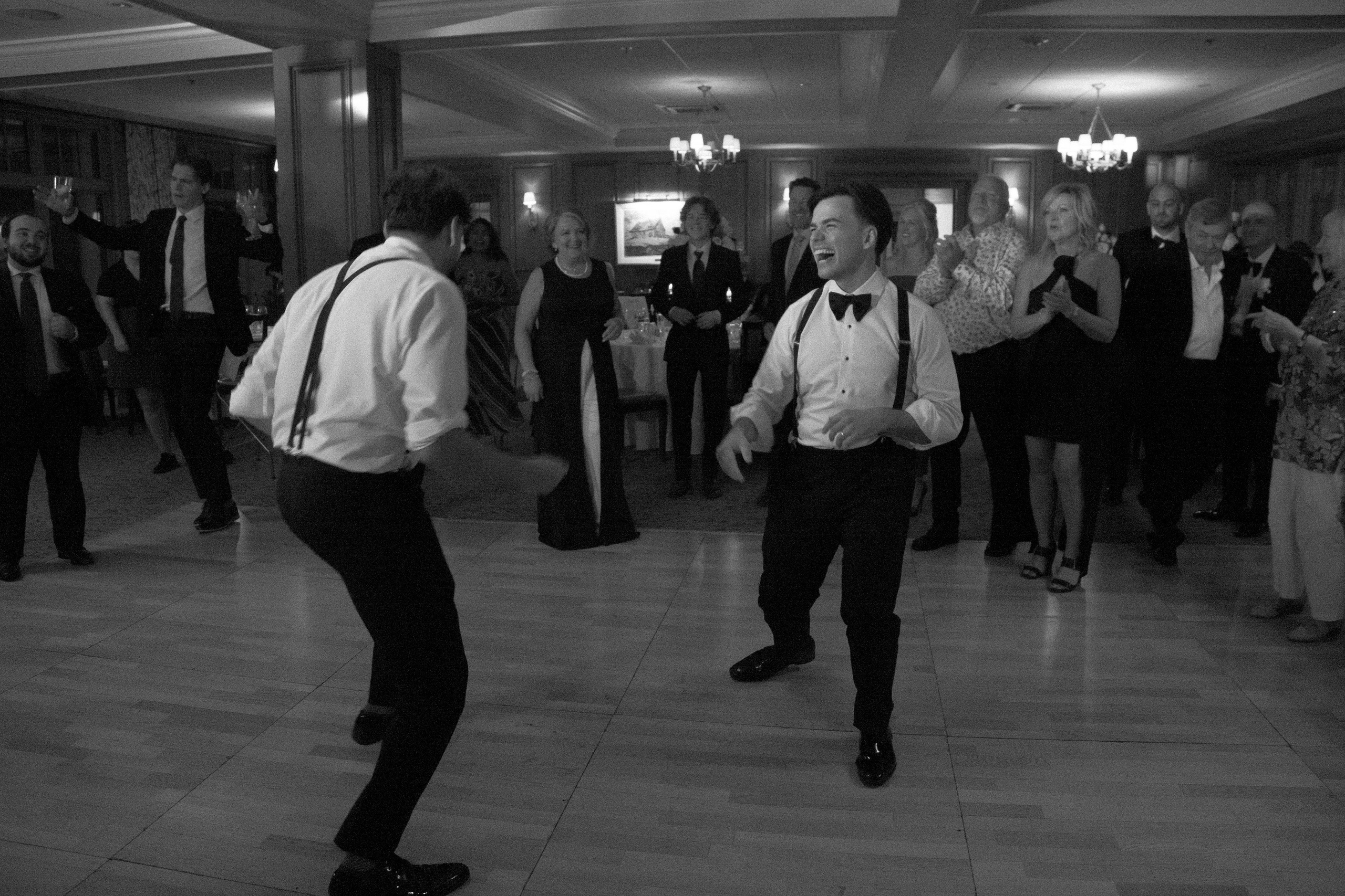 Wedding of Cassandra and Loïc in Beaconsfield, Montreal. Montreal Wedding Photographer — Muriel Oe Photo
