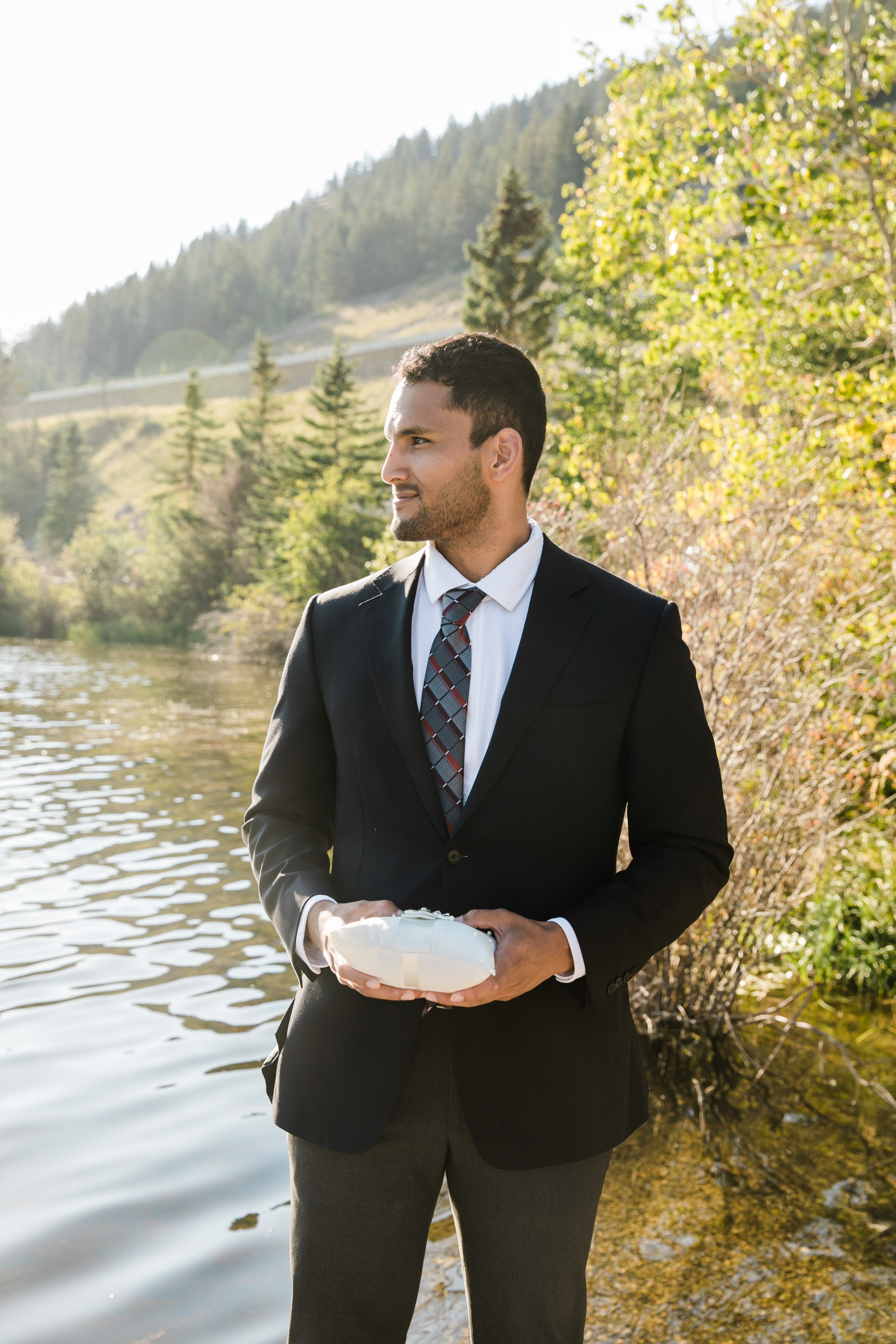 Dakota & Jarrett Wedding — Vermilion Lakes. Fotografía accesible en Calgary