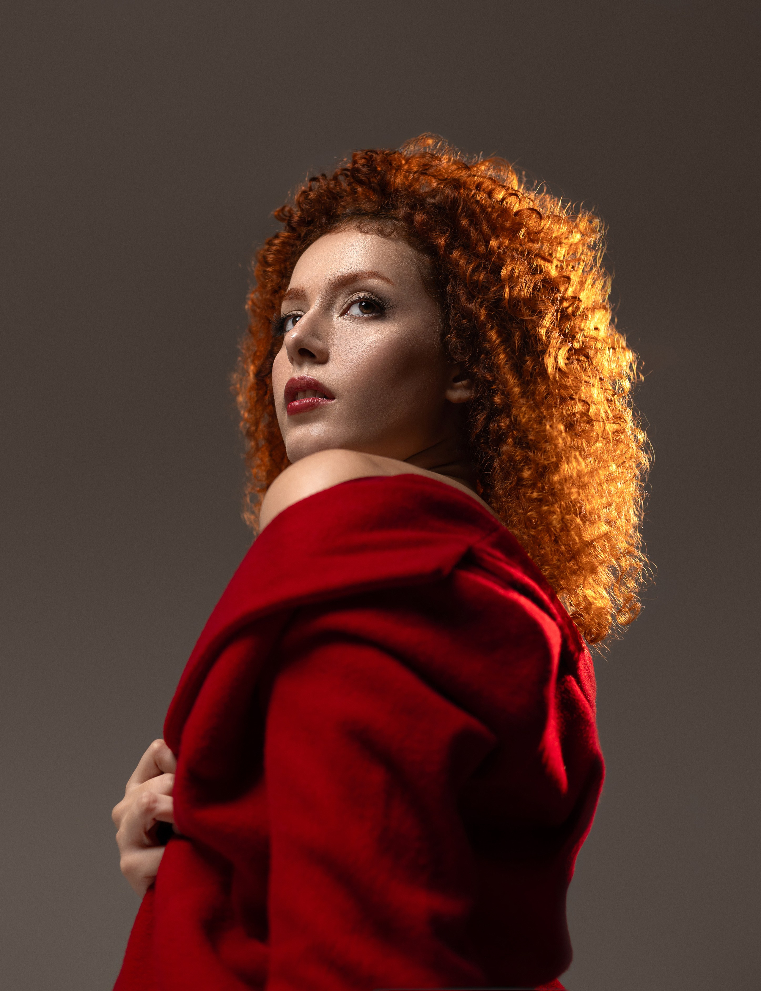 Fotografia pessoal em estúdio em São Paulo para quem deseja se enxergar de uma nova forma. Retratos femininos que valorizam autoestima, personalidade e autenticidade.