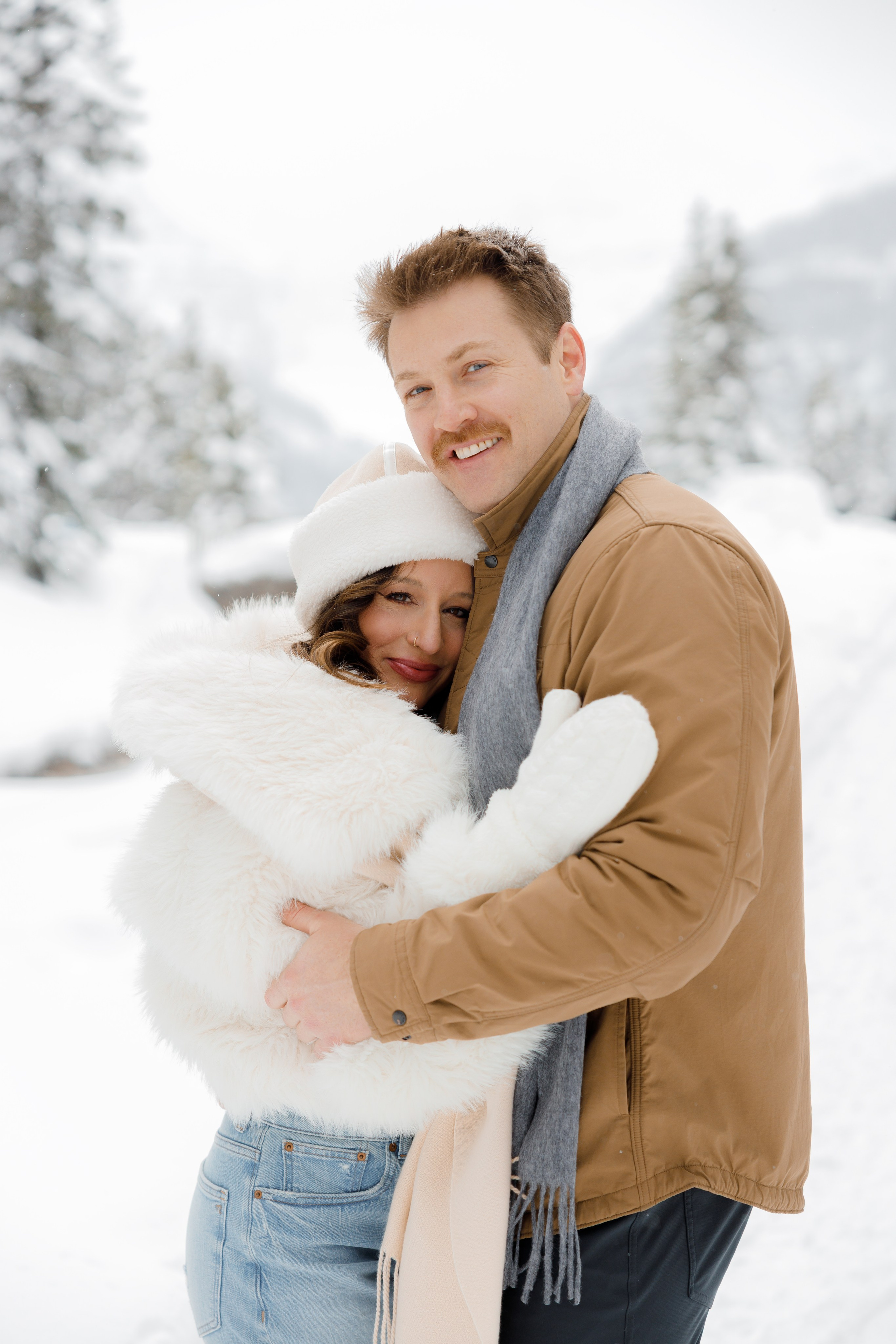 Lake Louise engagement session. Photographer Elvira Hryshchenko