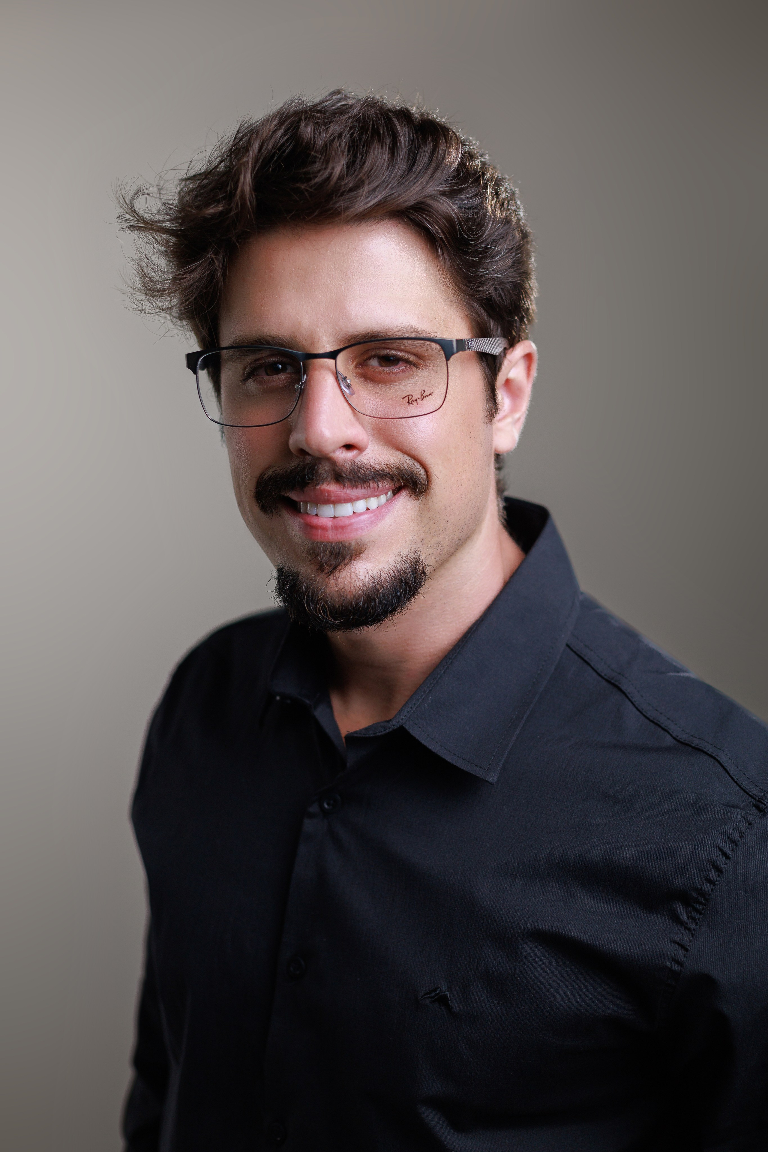 2023 | Otikas Kika — Álvaro — Estudio. Denis Damasceno | Fotografia