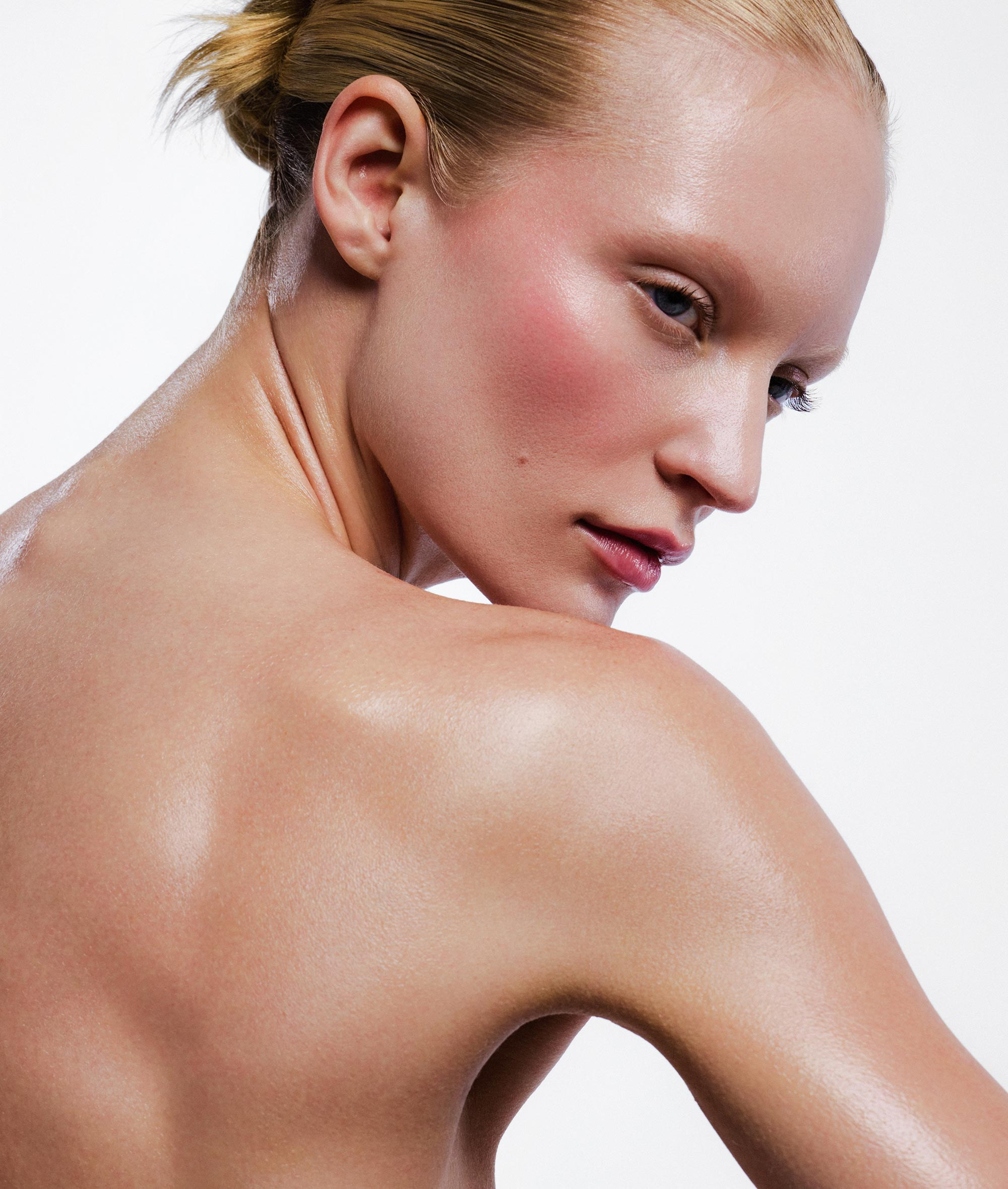 Beauty, Fashion and Editorial Retoucher