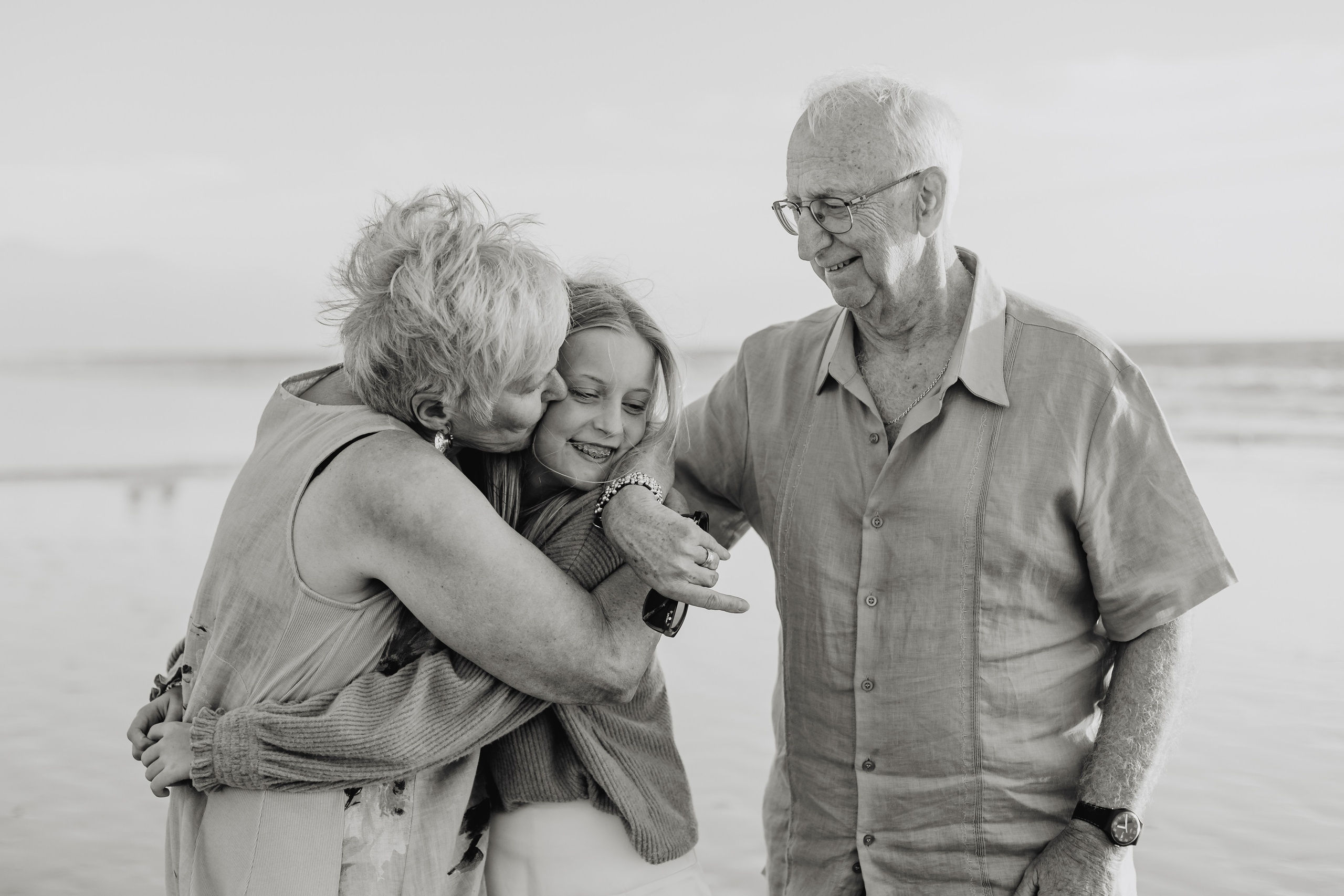 Laughter, Sand, and Sea: A Family Session in Nuevo Vallarta. Fotógrafo de Bodas en Puerto Vallarta y Riviera Nayarit | VL photo & film