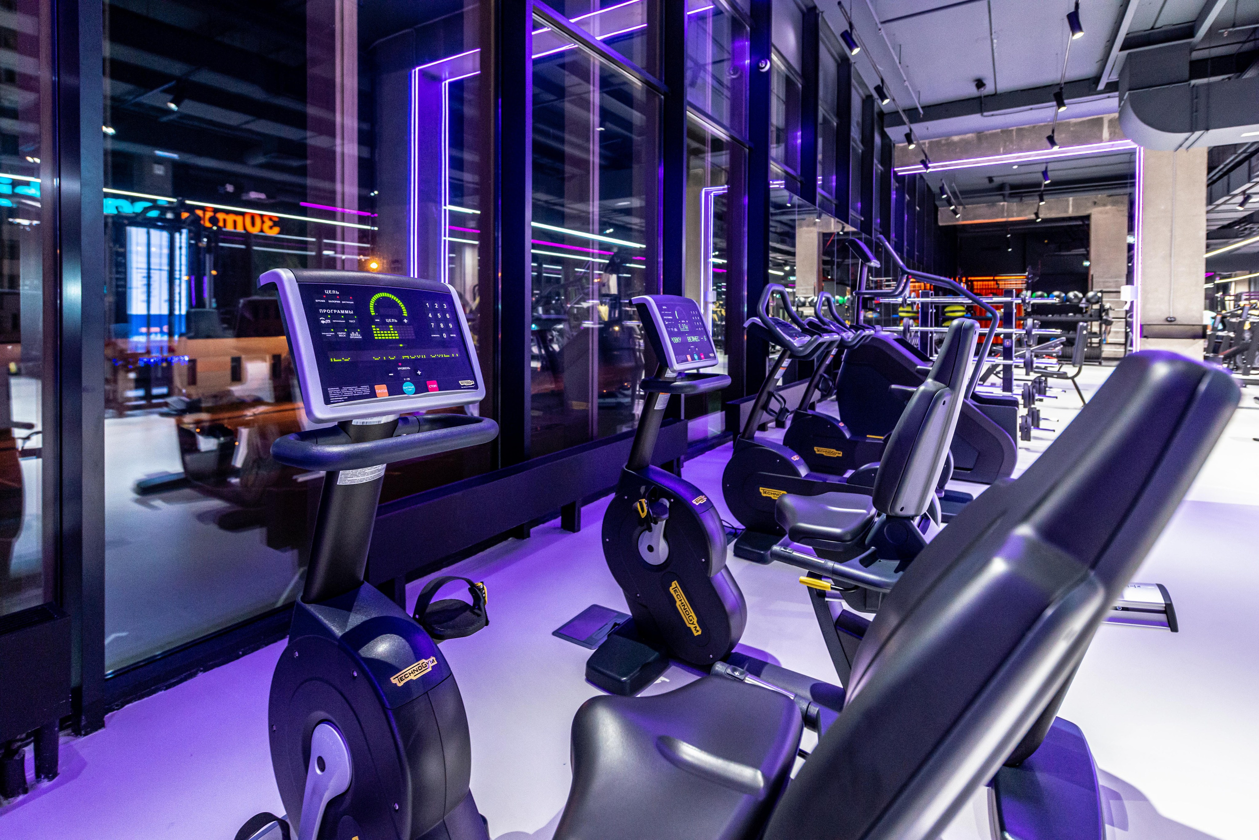 Фитнес-клуб DDX Fitness в Жулебино. FOTÓGRAFO MÉXICO QUINTANA ROO