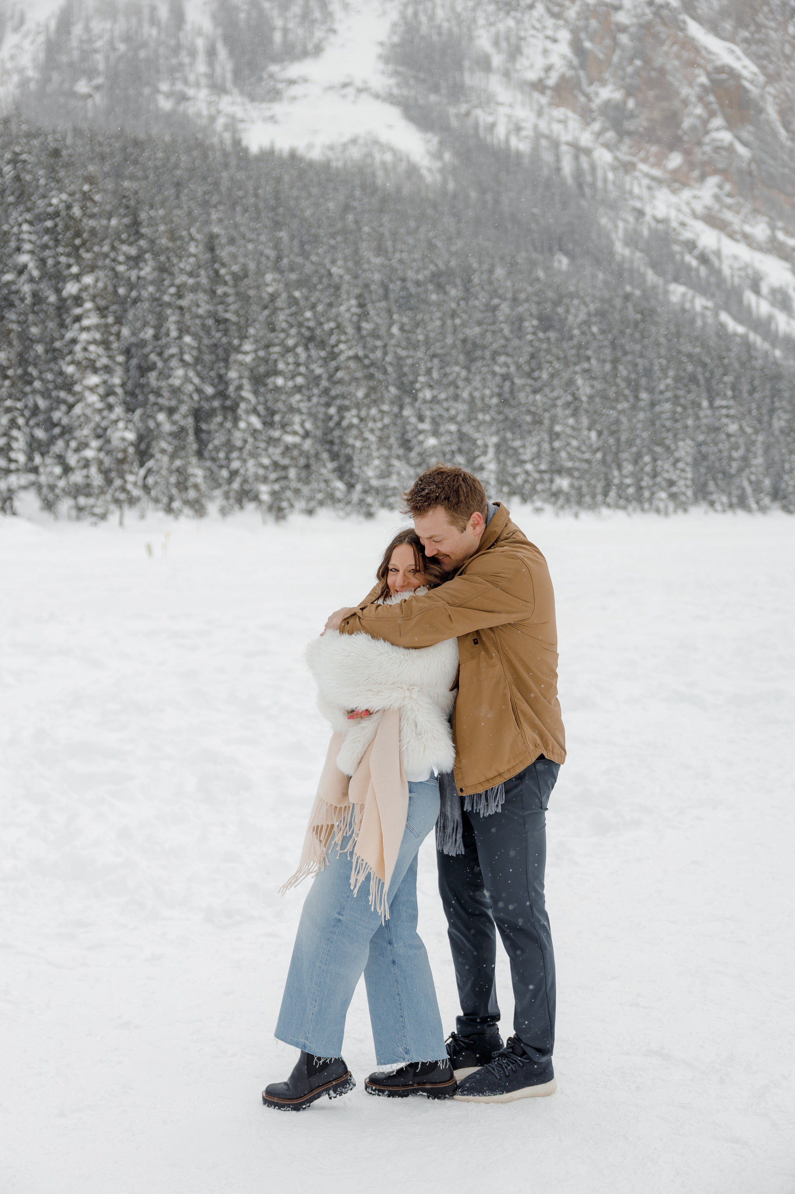 Lake Louise engagement session. Photographer Elvira Hryshchenko