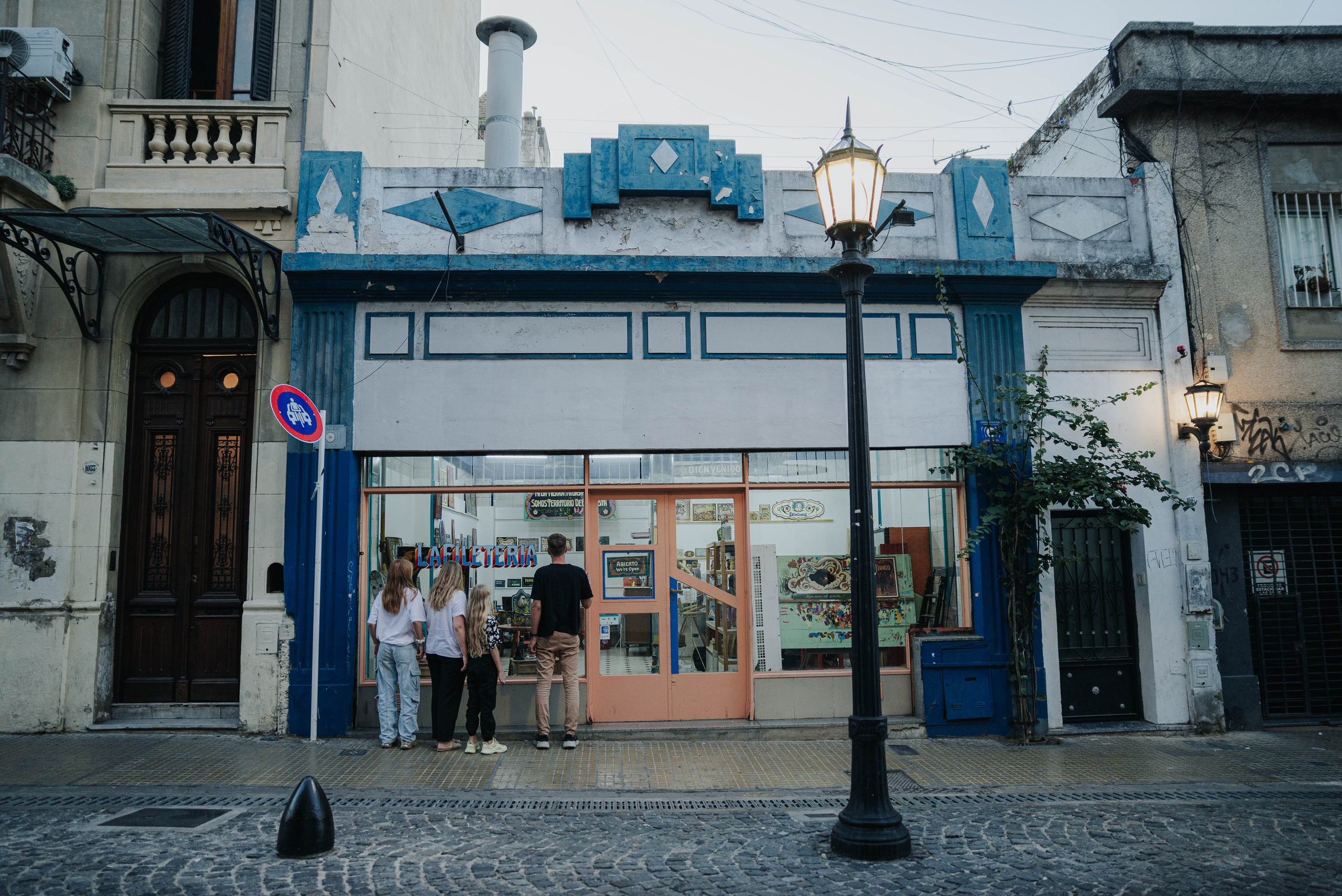 Guests from Mar del Plata. Photographer @elmirkami in the city of Buenos Aires