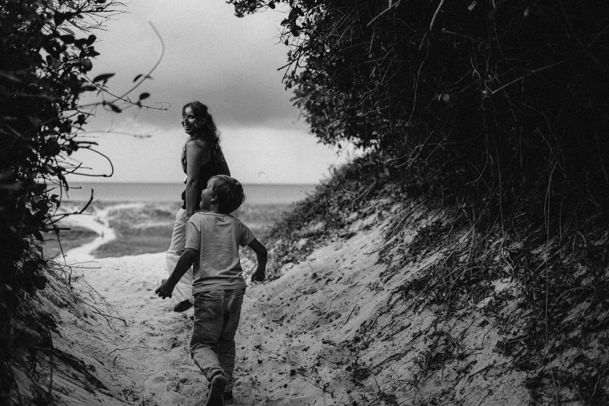 Magic Island Family Afternoon. Fotografa documental de familia e nascimento em Florianópolis SC Daria Ermolaev