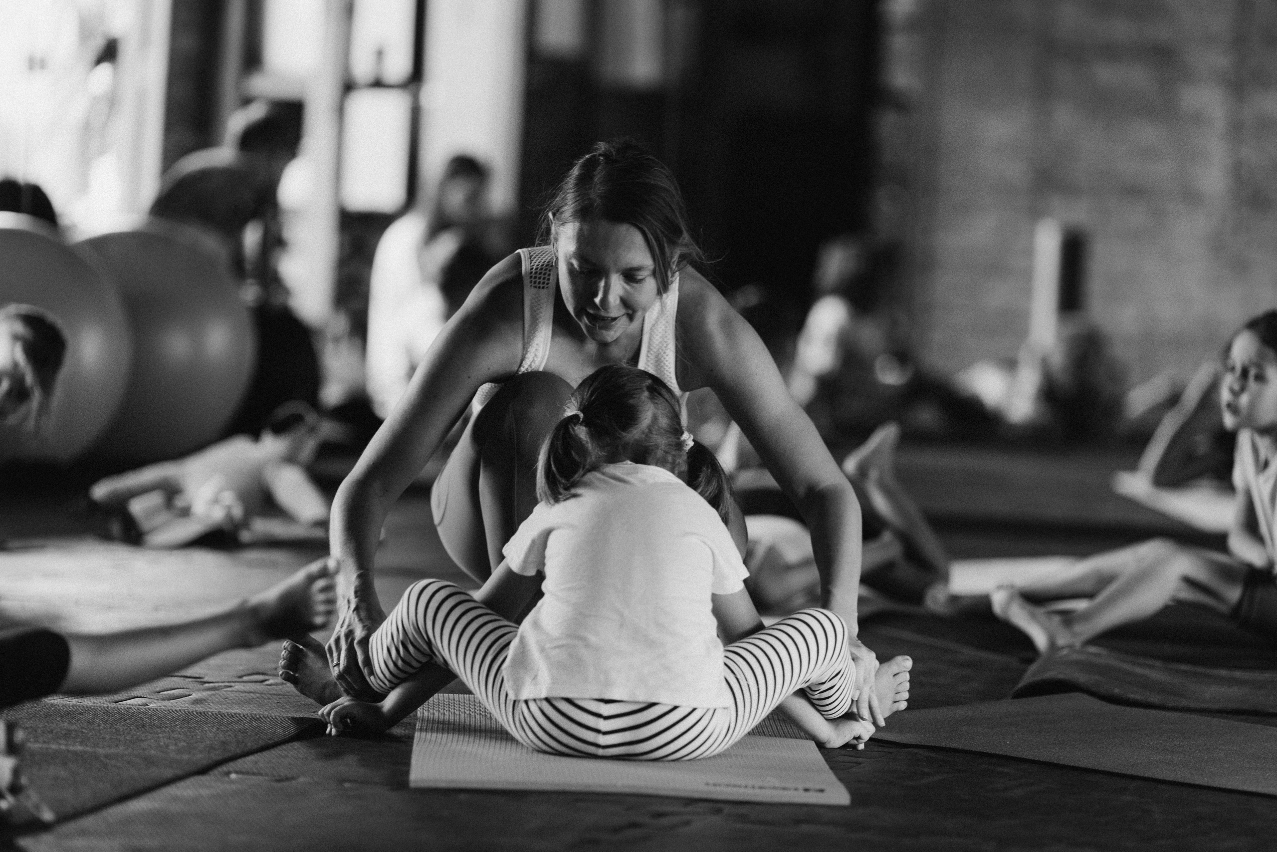 Yoga Kids. Fotografa documental de familia e nascimento em Florianópolis SC Daria Ermolaev