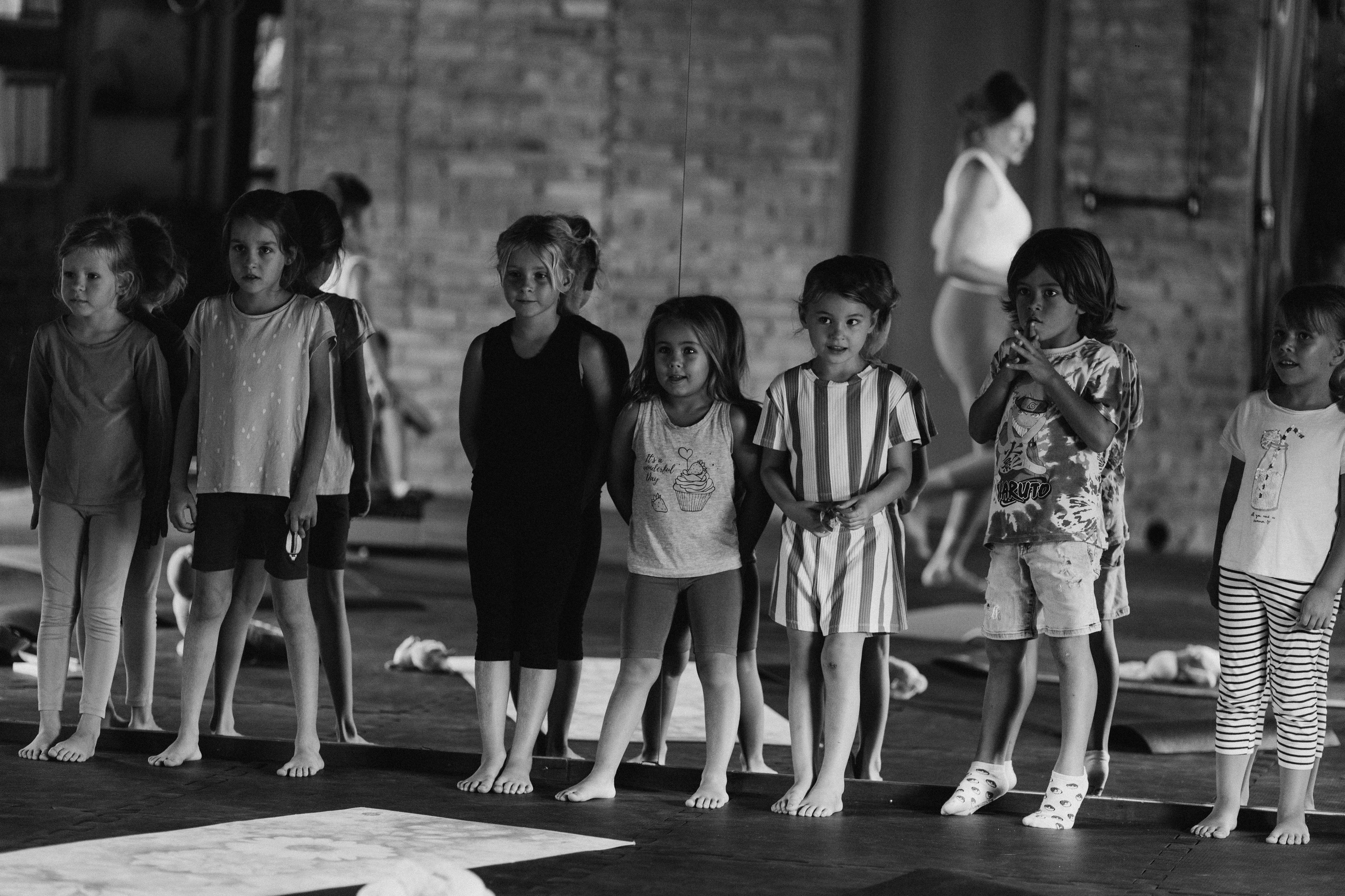 Yoga Kids. Fotografa documental de familia e nascimento em Florianópolis SC Daria Ermolaev