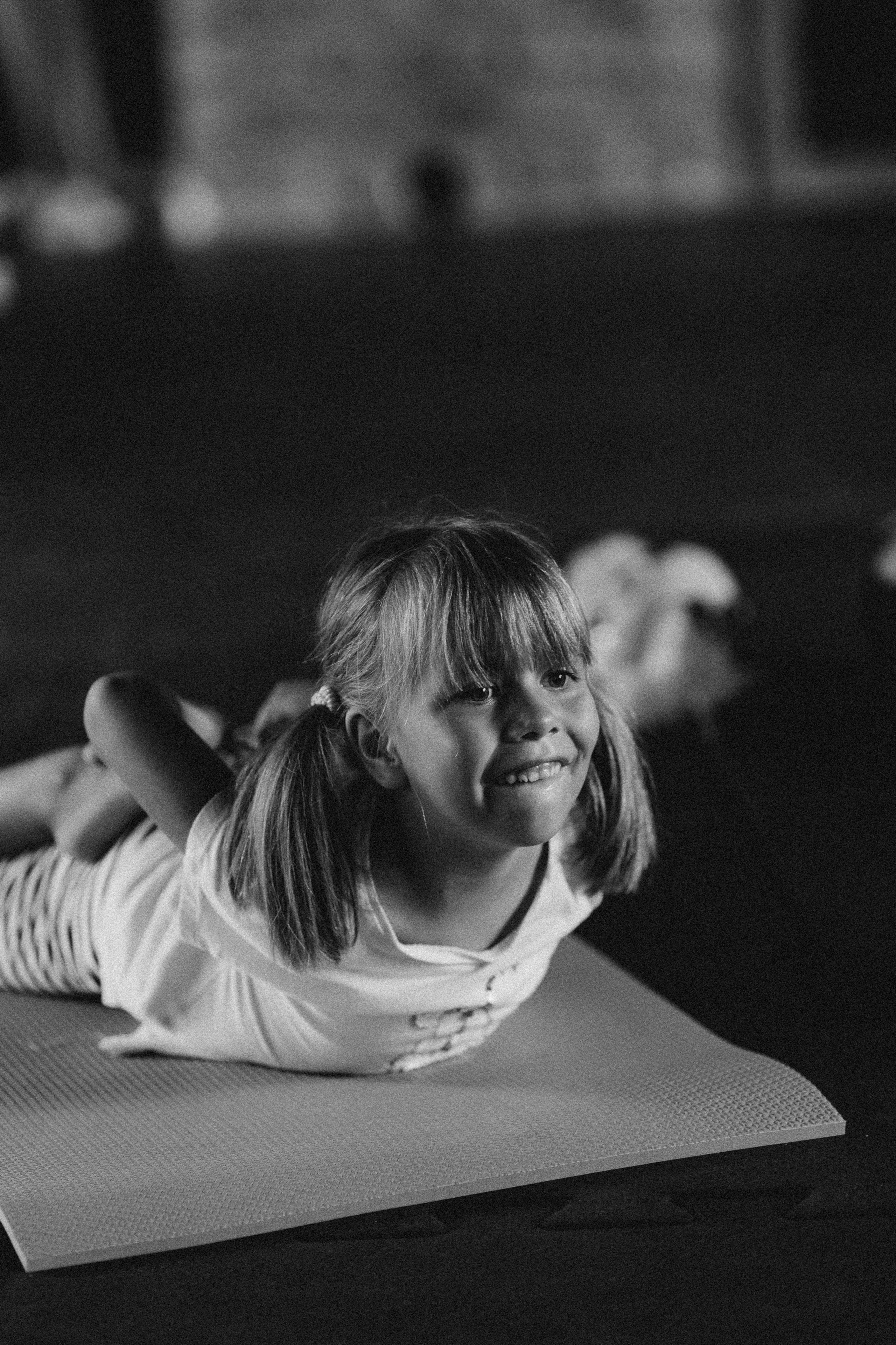 Yoga Kids. Fotografa documental de familia e nascimento em Florianópolis SC Daria Ermolaev