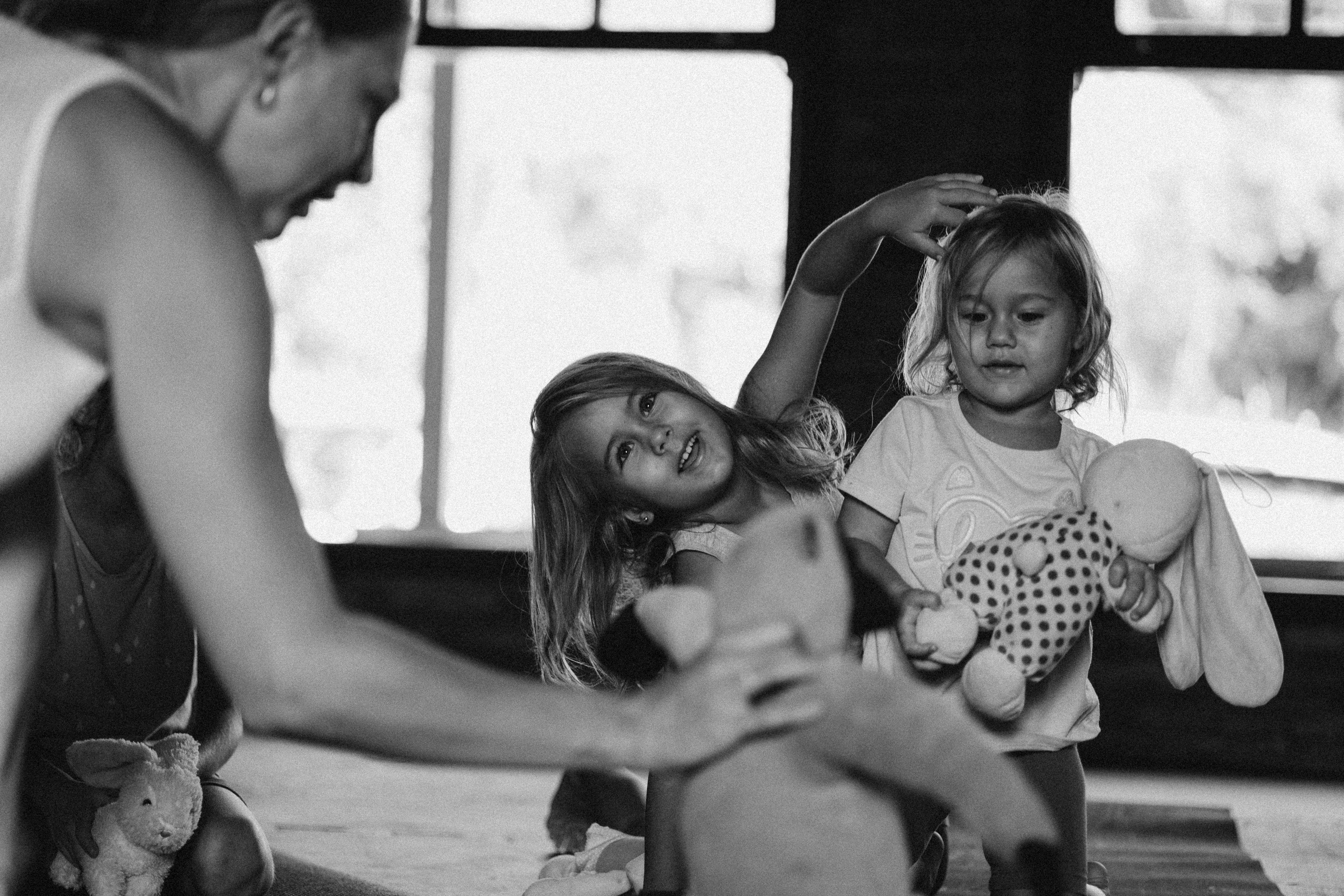 Yoga Kids. Fotografa documental de familia e nascimento em Florianópolis SC Daria Ermolaev