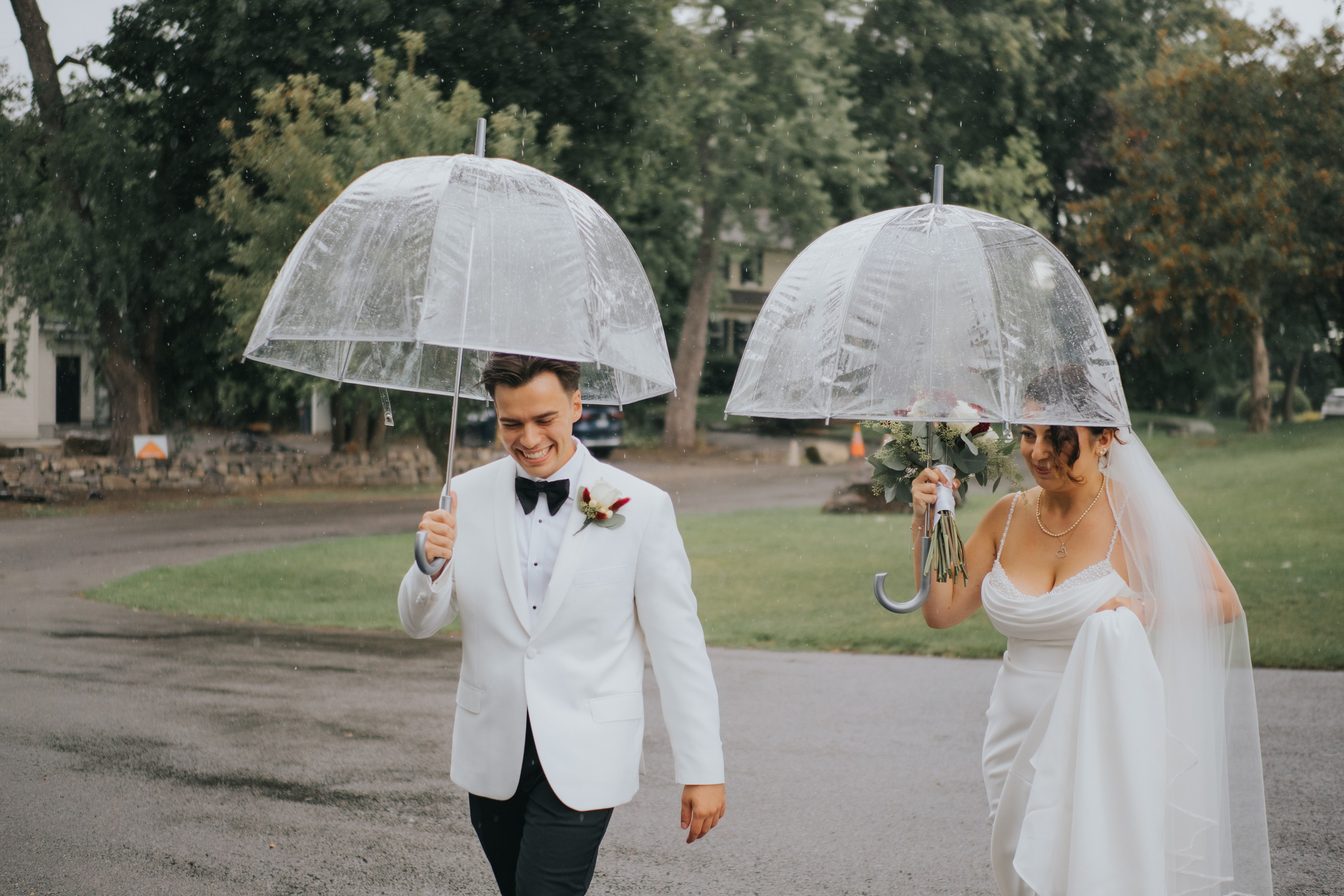 Wedding of Cassandra and Loïc in Beaconsfield, Montreal. Montreal Wedding Photographer — Muriel Oe Photo