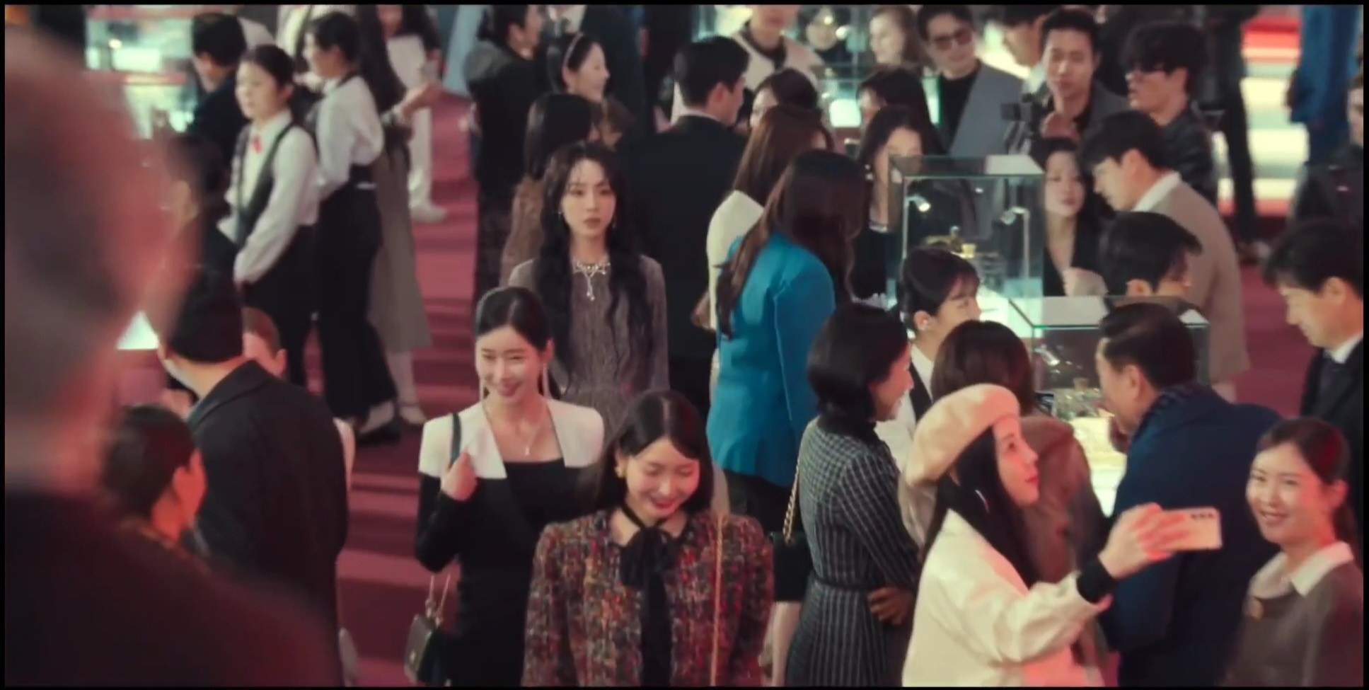 Drama 'The Art of Sarah” NETFLIX SERIES — role designer, 19/03/2025. Photographer in Seoul Dobrokvashina Natalya