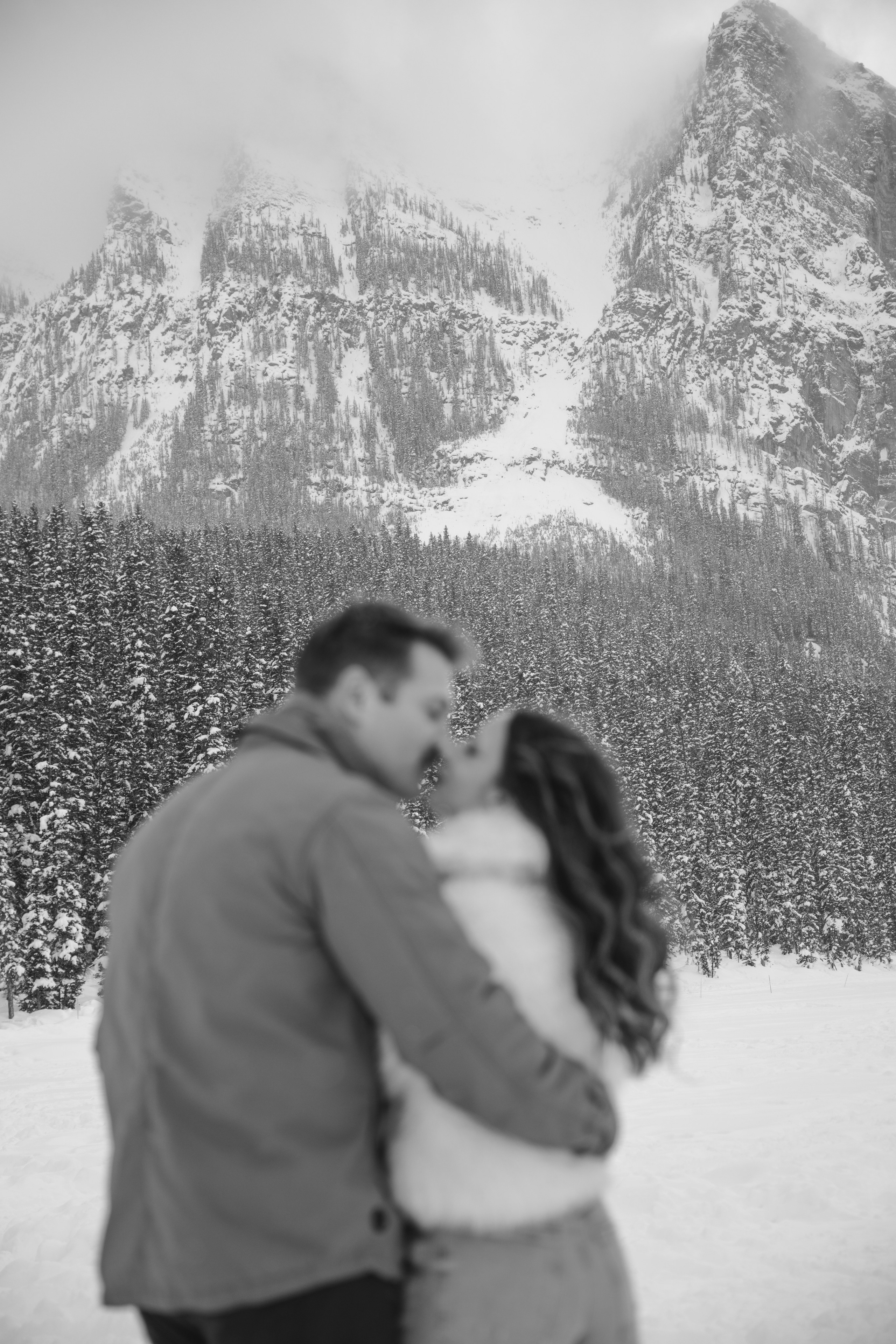 Lake Louise engagement session. Photographer Elvira Hryshchenko