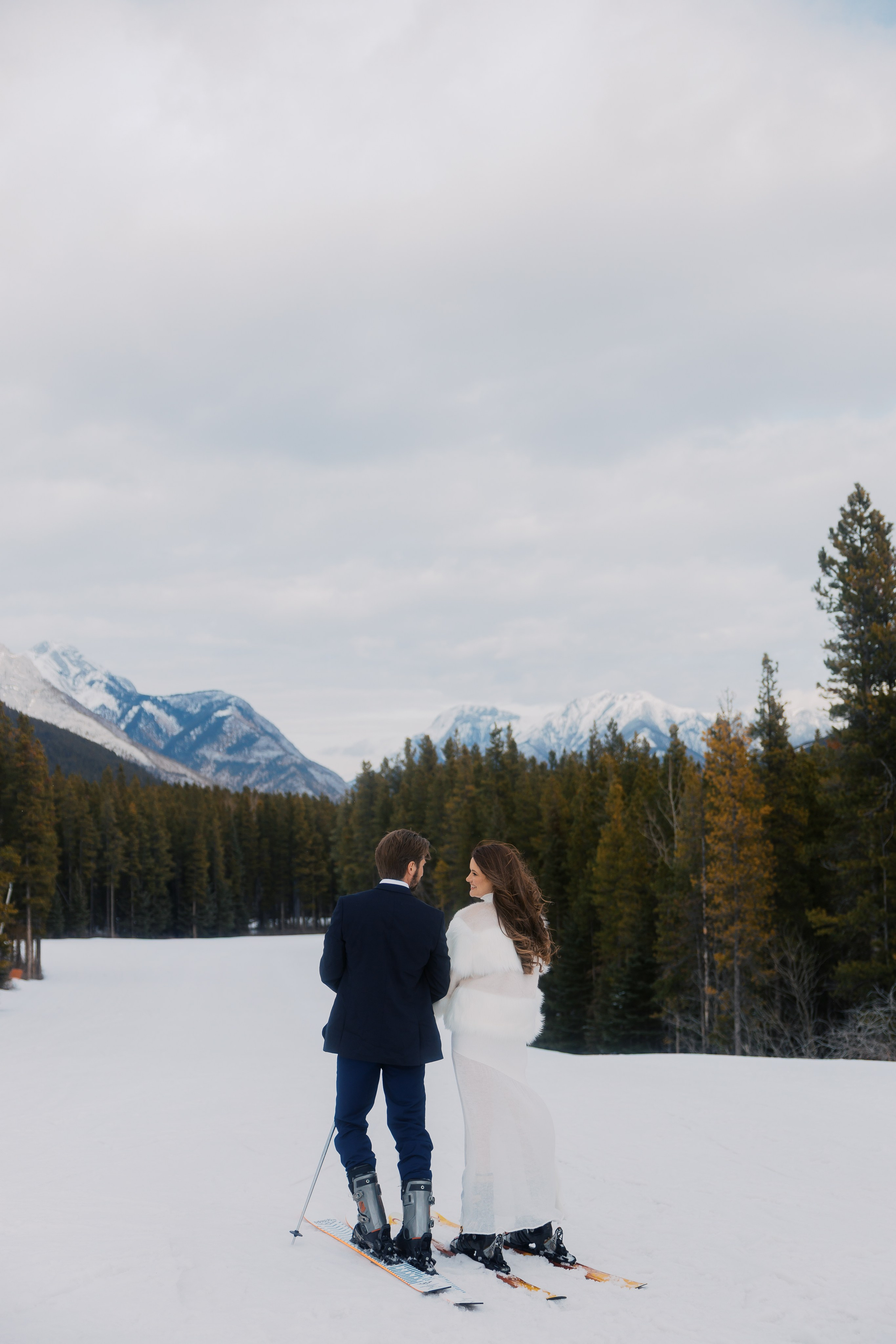 Ski engagement session. Photographer Elvira Hryshchenko