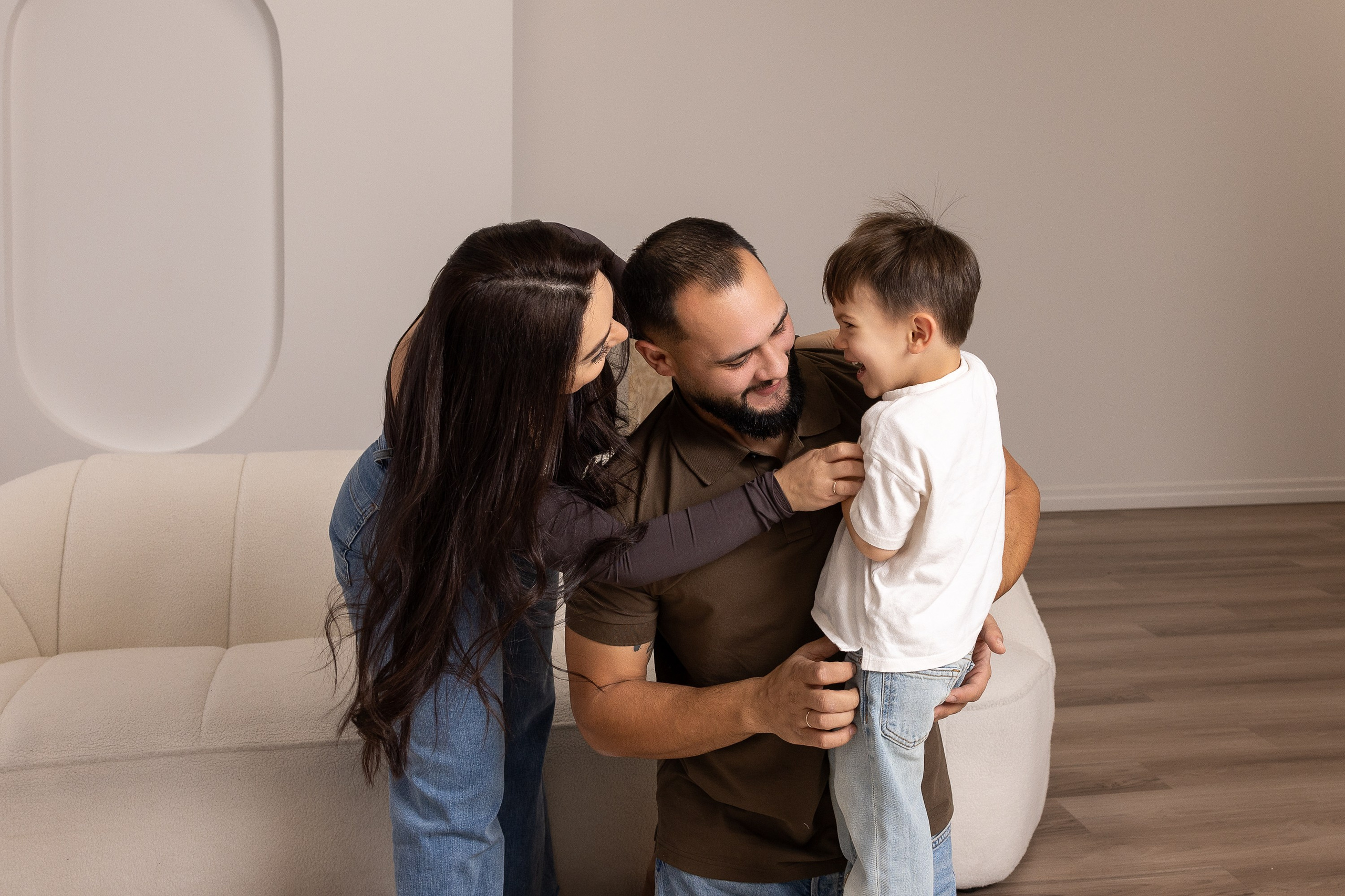 FAMILY. Je suis photographe portraitiste et je réalise des portraits à toutes les étapes de votre vie! Bienvenue dans mon studio à Westmount, Qc