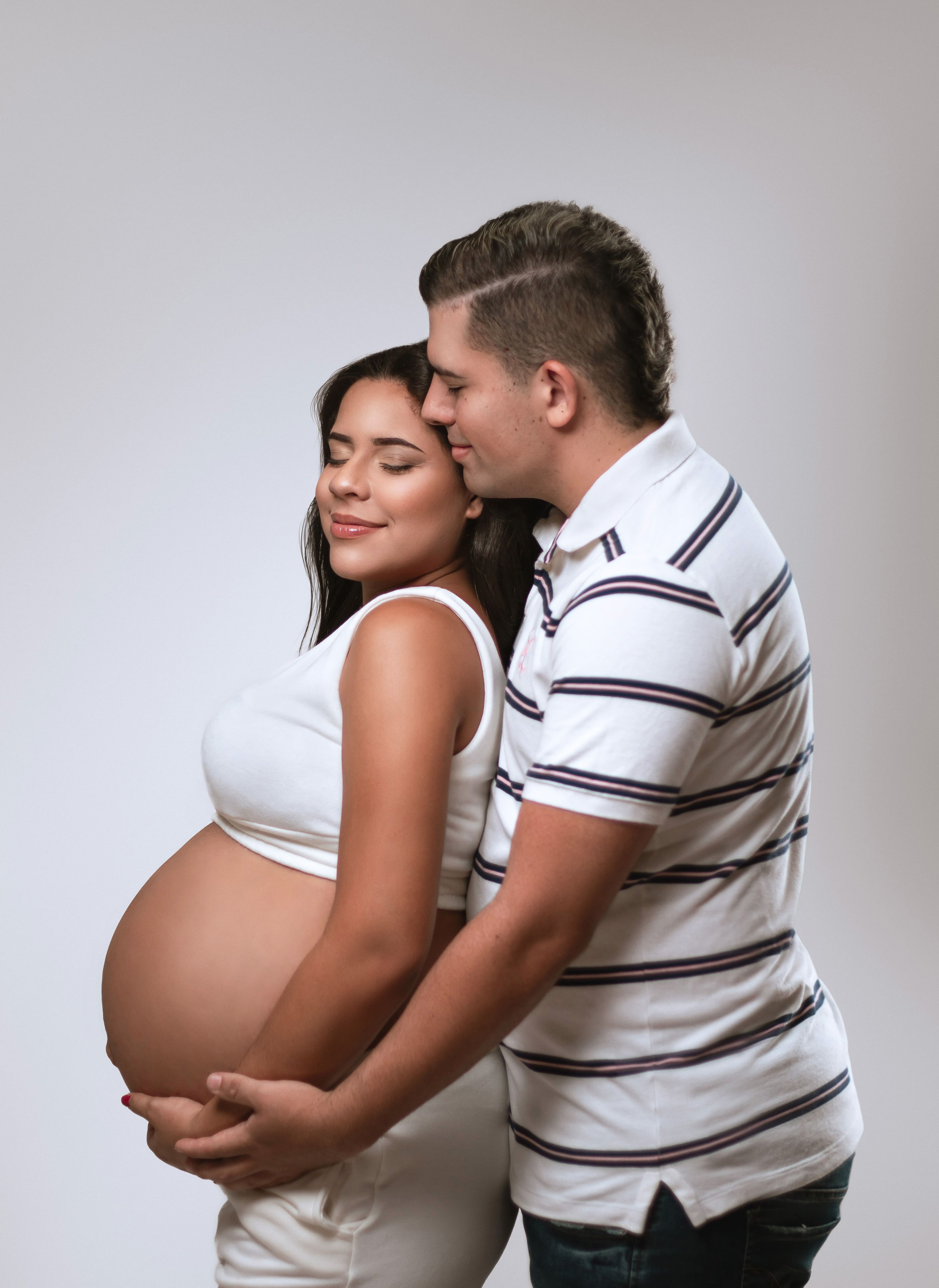 Ensaio fotográfico de gestante em São Paulo, criado para celebrar a maternidade e a beleza da mulher. Retratos delicados para guardar para sempre a história da chegada de um novo amor.
