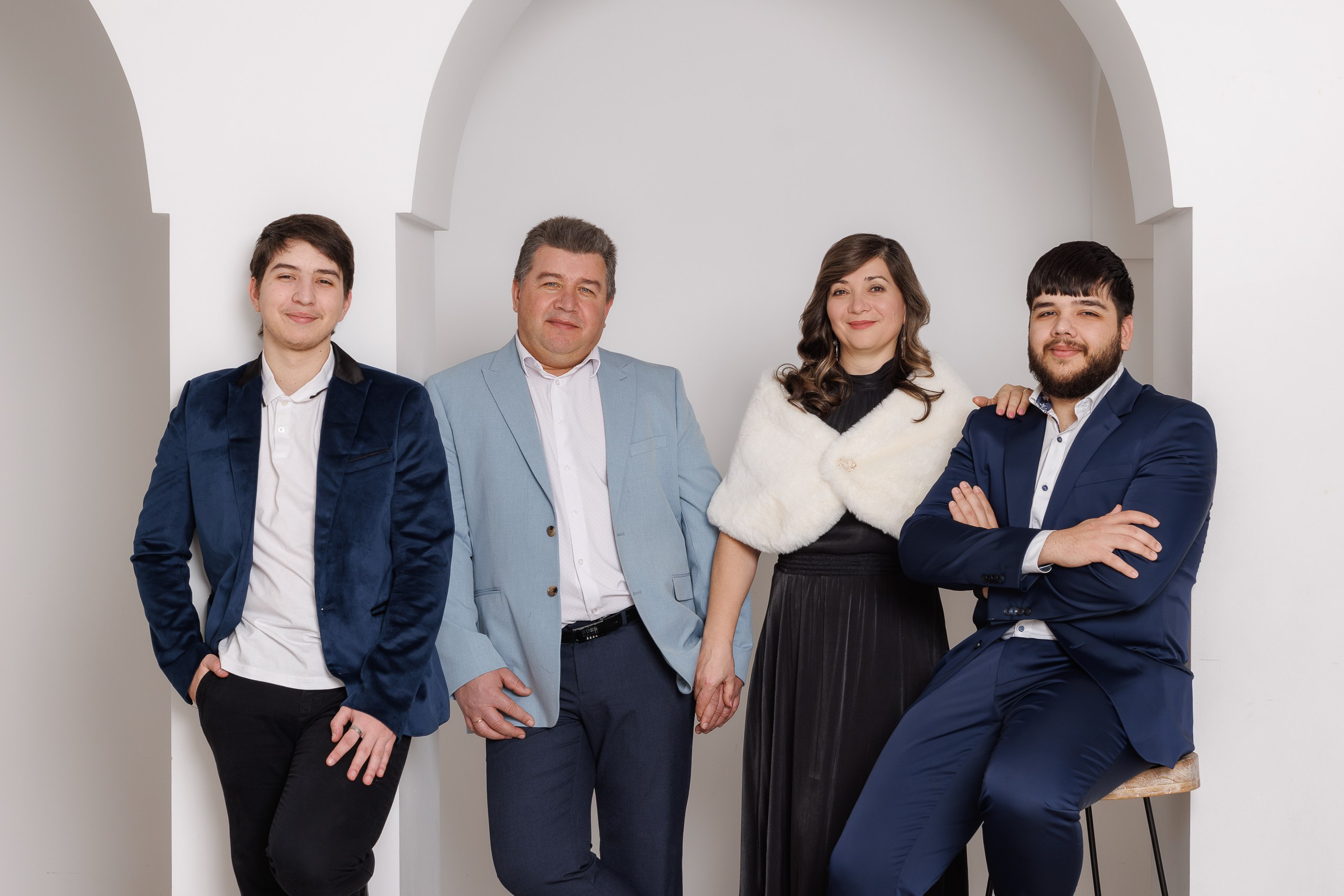 FAMILY. Je suis photographe portraitiste et je réalise des portraits à toutes les étapes de votre vie! Bienvenue dans mon studio à Westmount, Qc