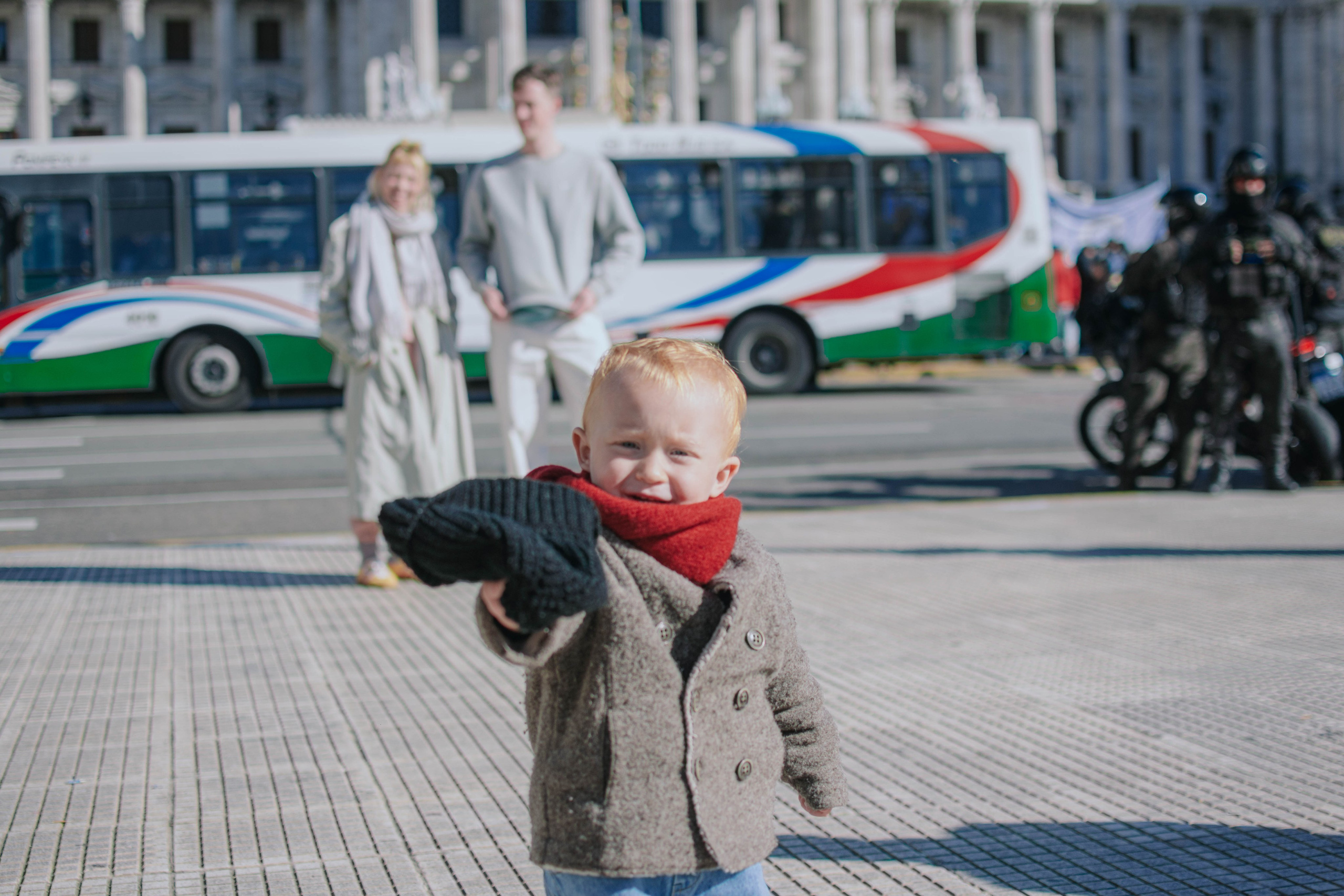 Family photo shoot. Buenos Aires. Photographer @elmirkami in the city of Buenos Aires