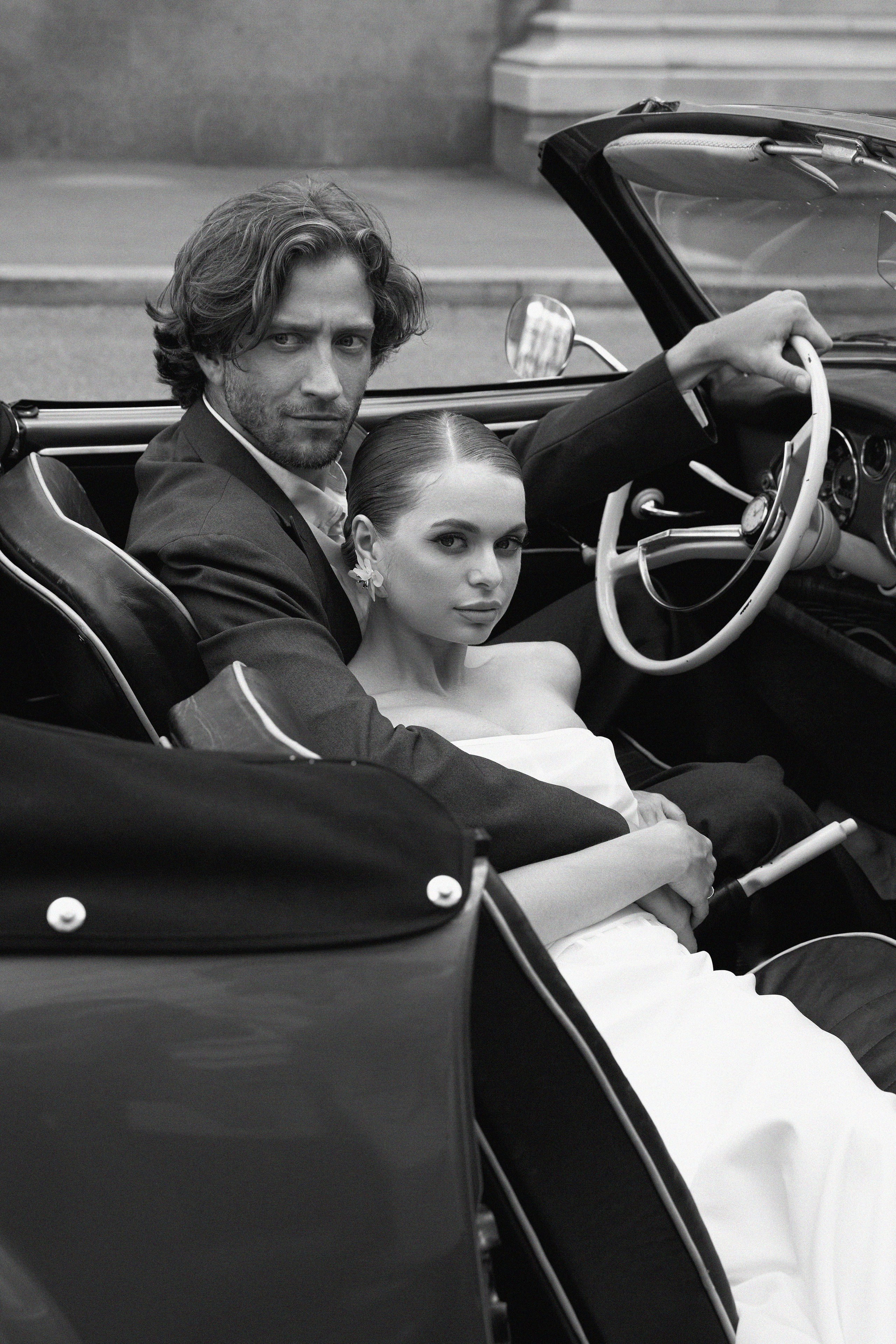 Wedding Portraits in a Vintage Convertible. Anna & Bogdan. Wedding & Portrait Photographer in Cancun, Tulum & Mexico City — Elena Ruzgis